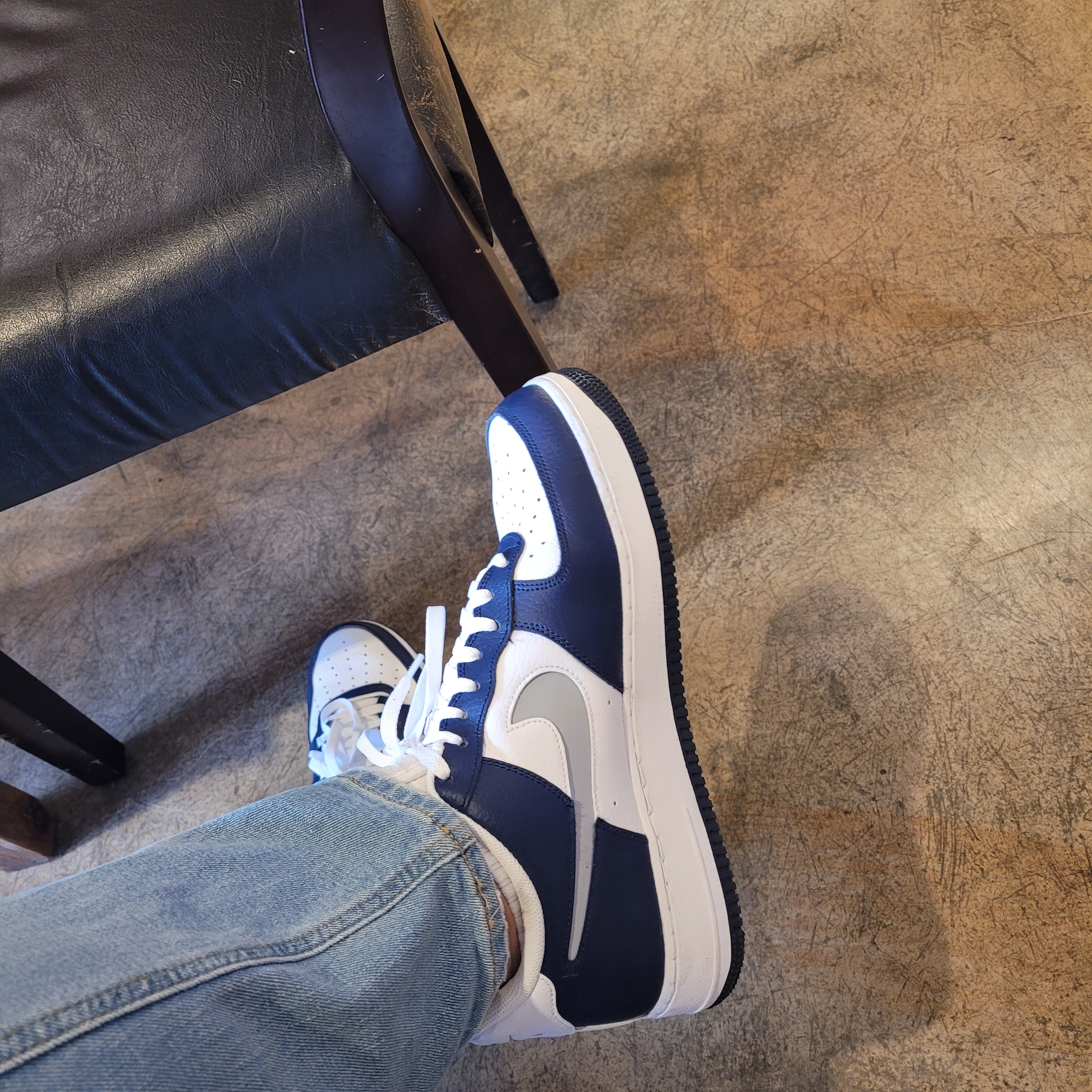 Nike Air Force 1 '07 Cut Out Swoosh Midnight Navy 착용 스타일 - 1