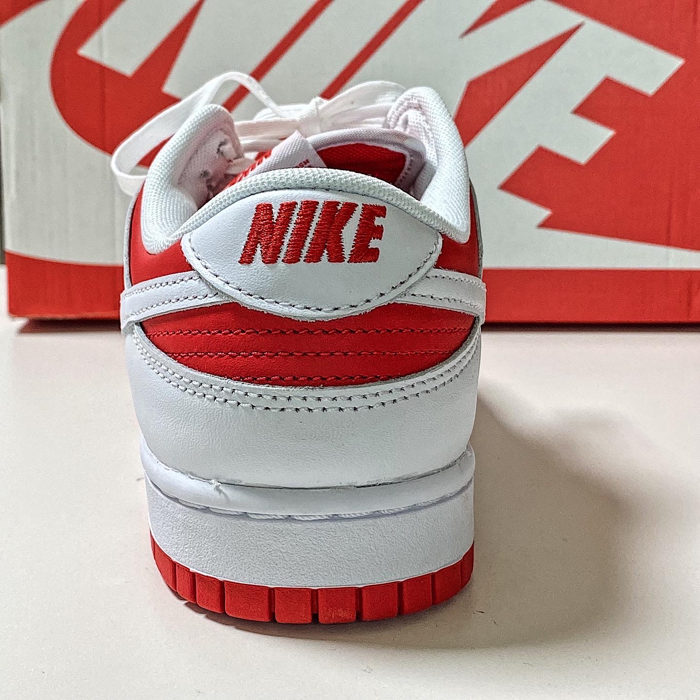 Nike Dunk Low Retro Championship Red 착용 스타일 - 4