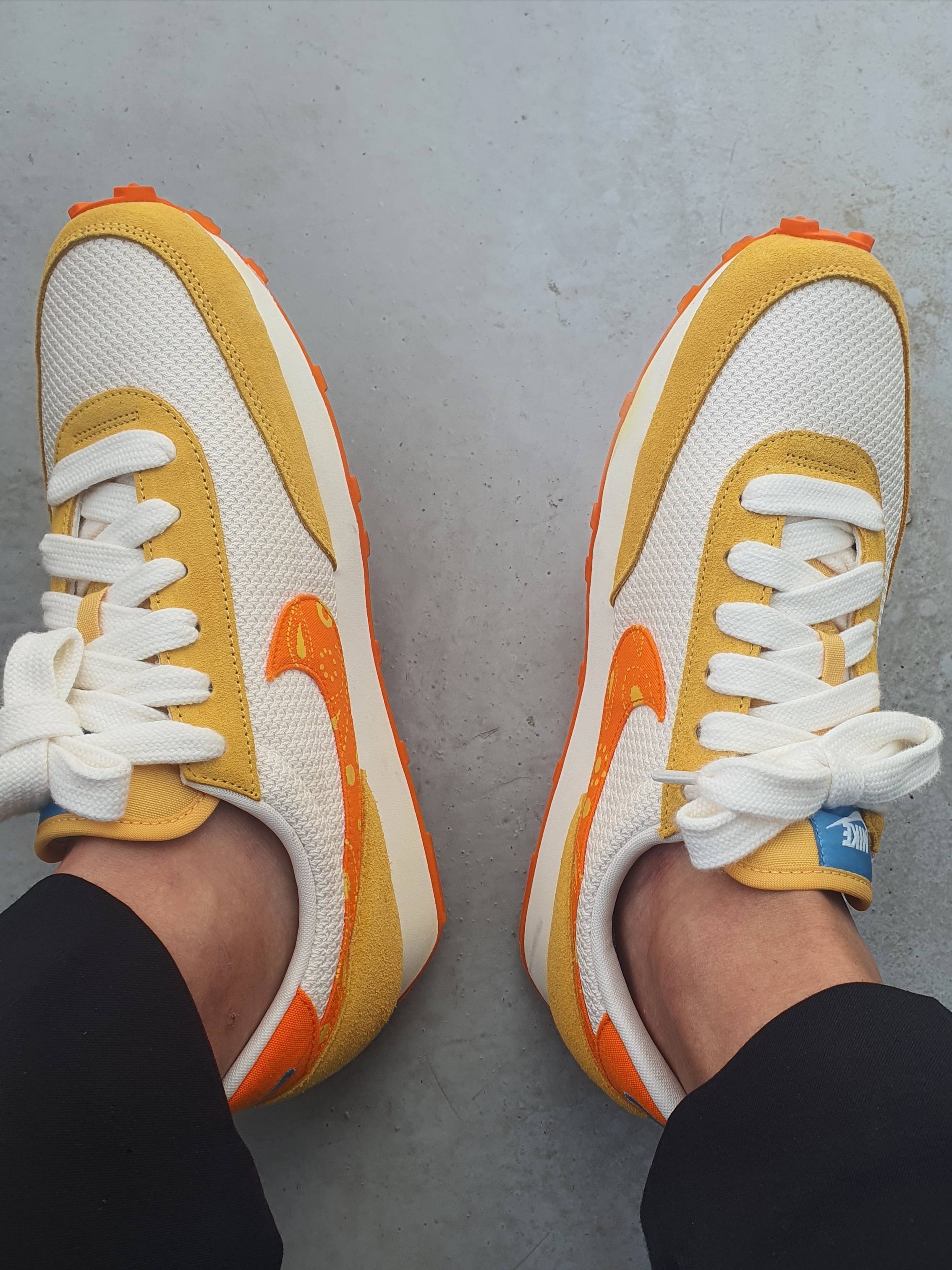 (W) Nike Daybreak Magma Orange 착용 스타일 - 1