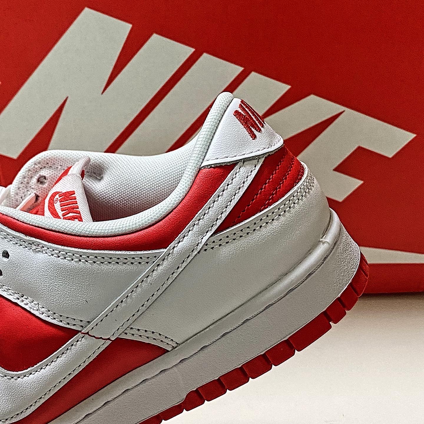 Nike Dunk Low Retro Championship Red 착용 스타일 - 3