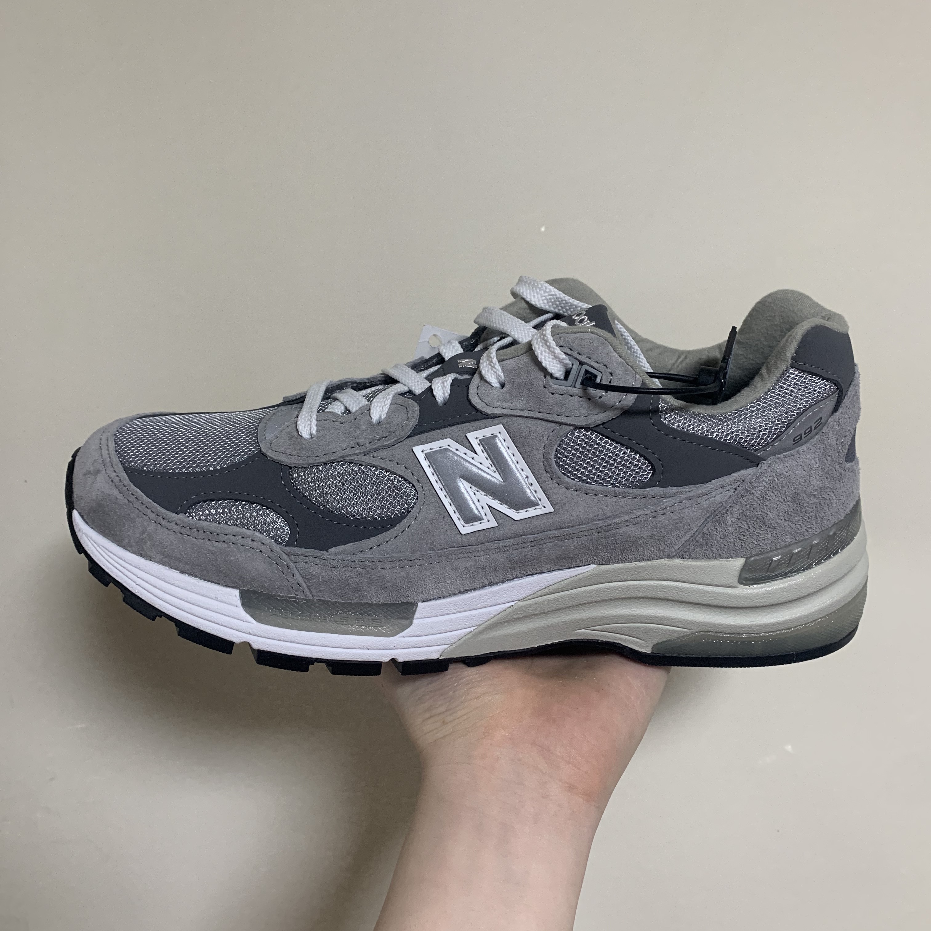 New Balance 992 Made in USA Grey - D Standard 착용 스타일 - 1
