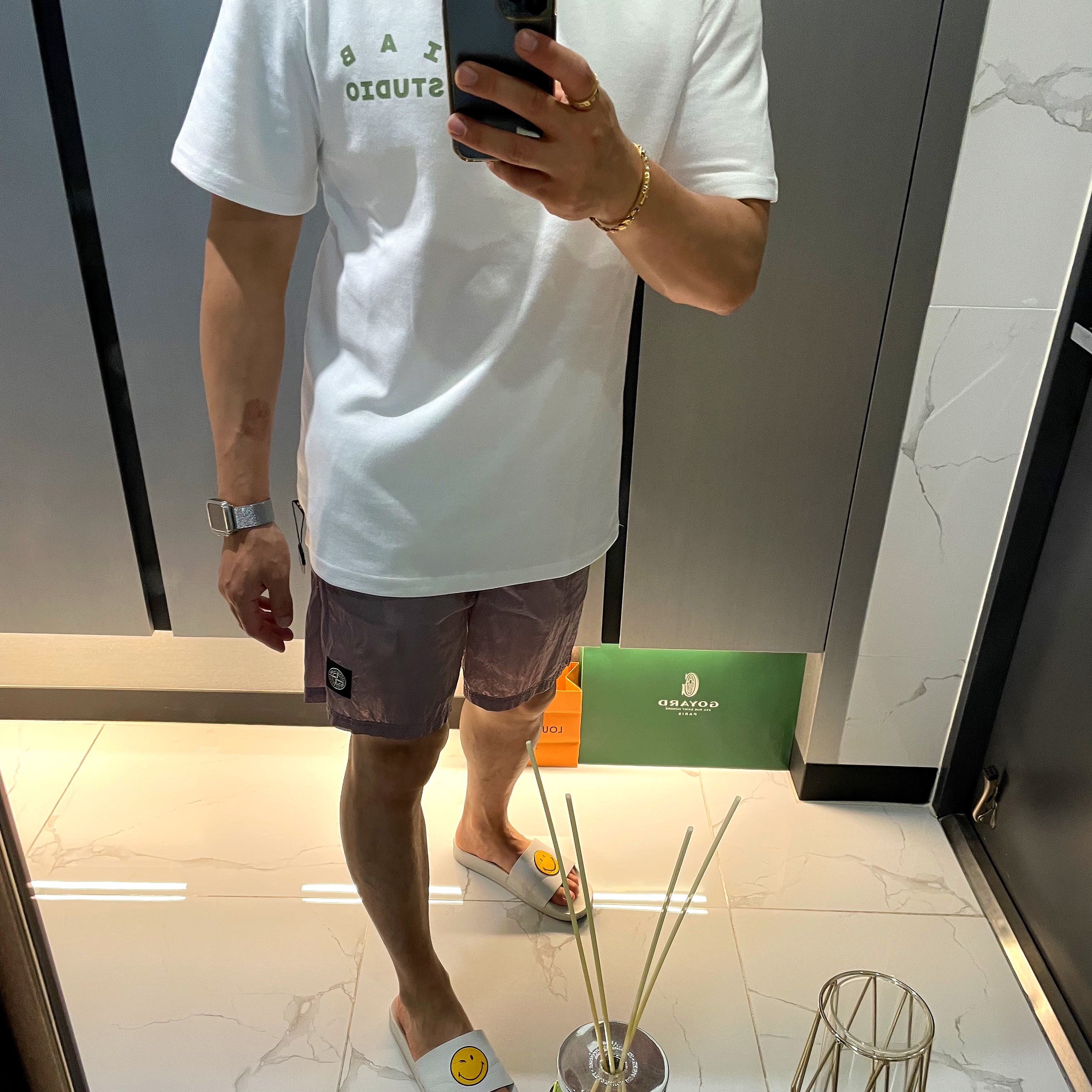 IAB Studio T-Shirt White Light Green 착용 스타일 - 1