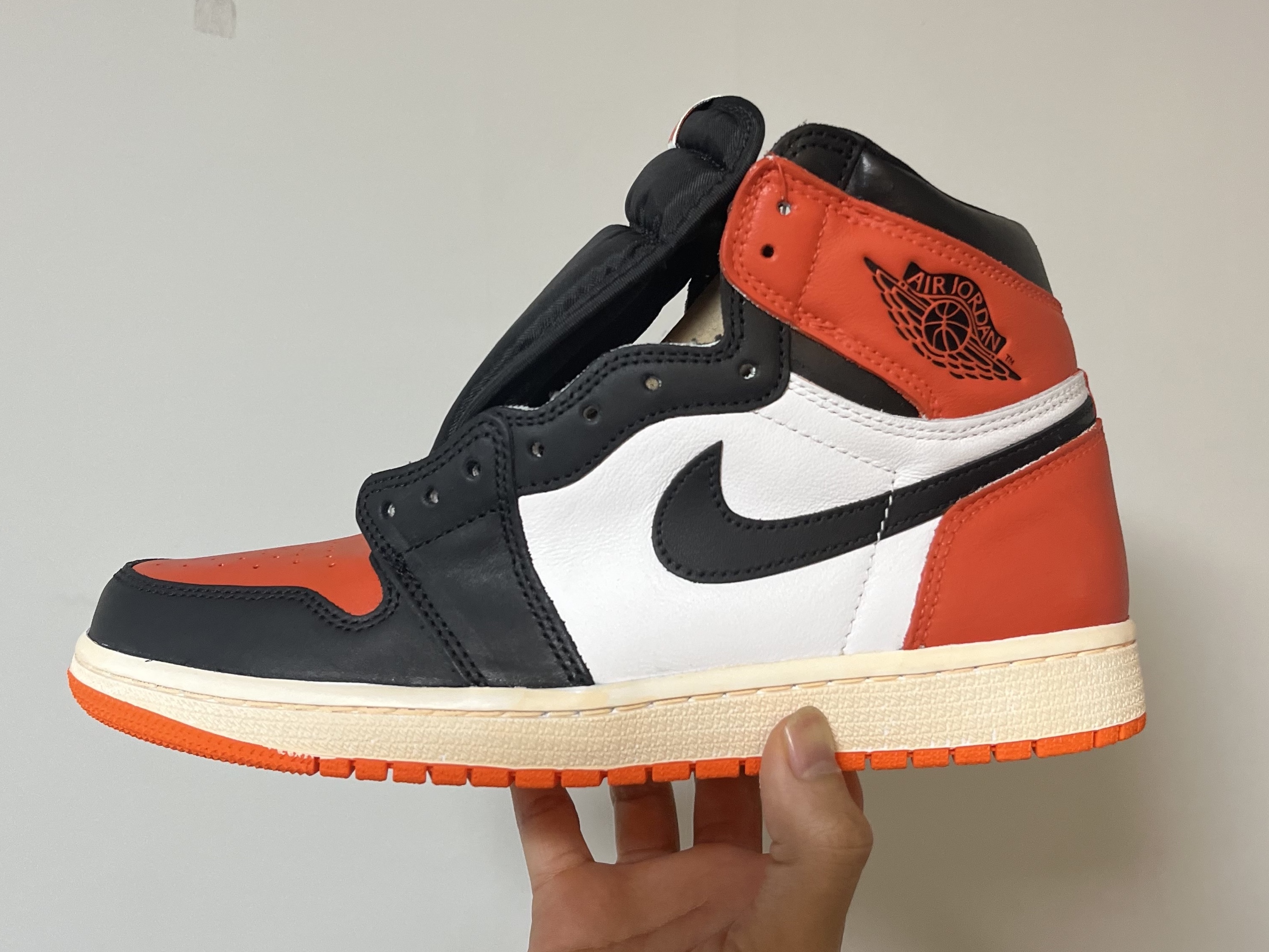 Jordan 1 Retro High OG Electro Orange, (GS) Jordan 1 Retro High OG Electro Orange 착용 스타일 - 2