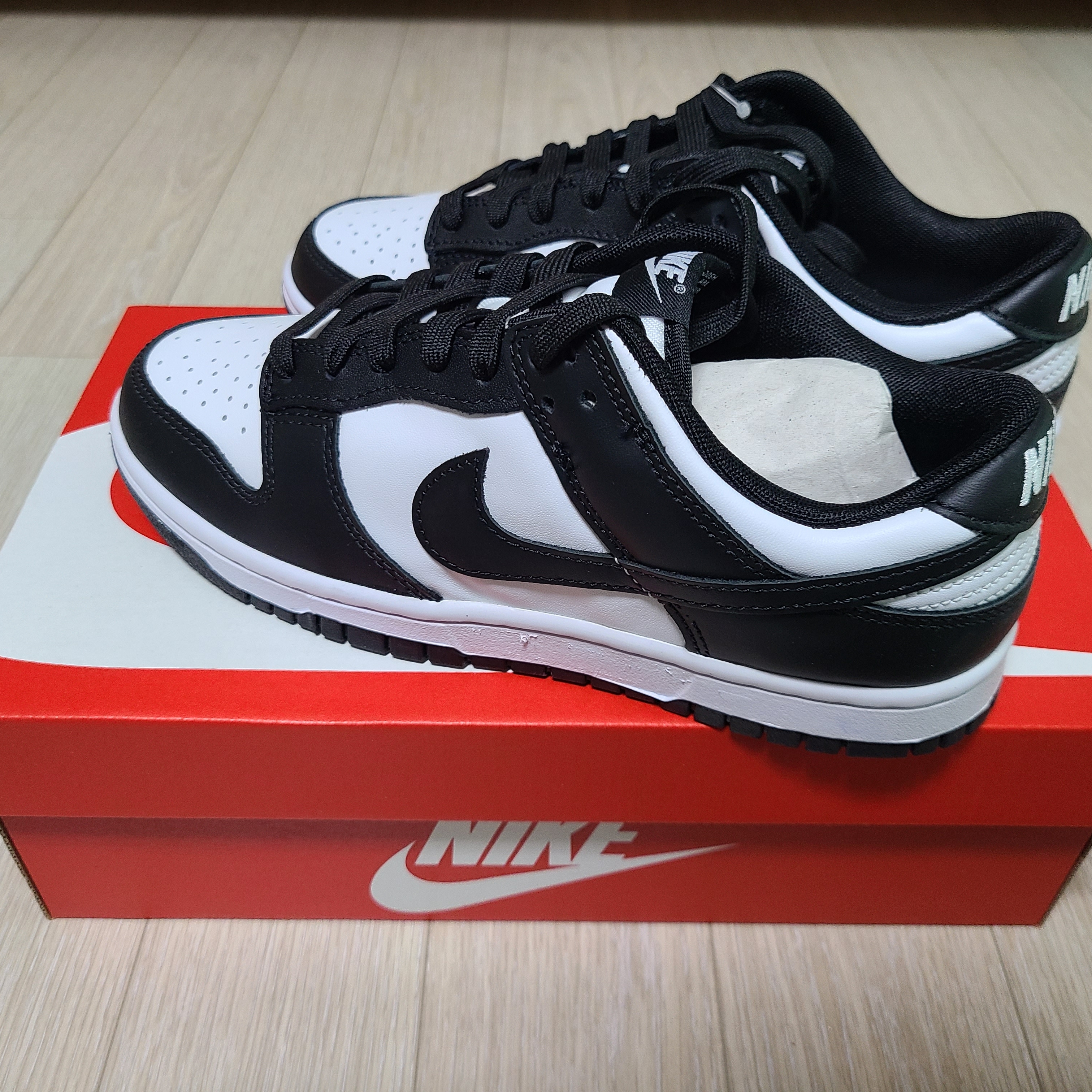 Nike Dunk Low Retro Black 착용 스타일
