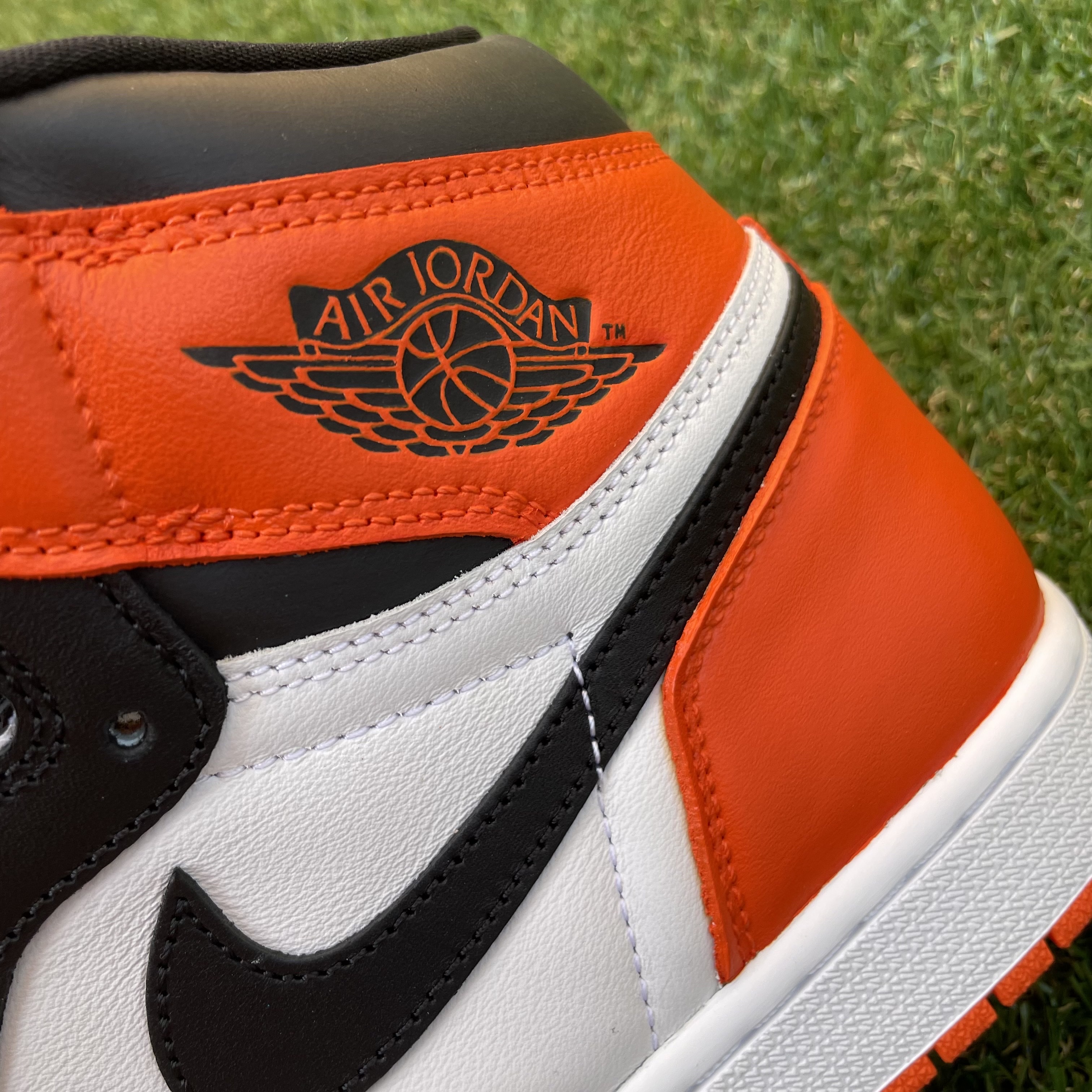 Jordan 1 Retro High OG Electro Orange, (GS) Jordan 1 Retro High OG Electro Orange 착용 스타일 - 2