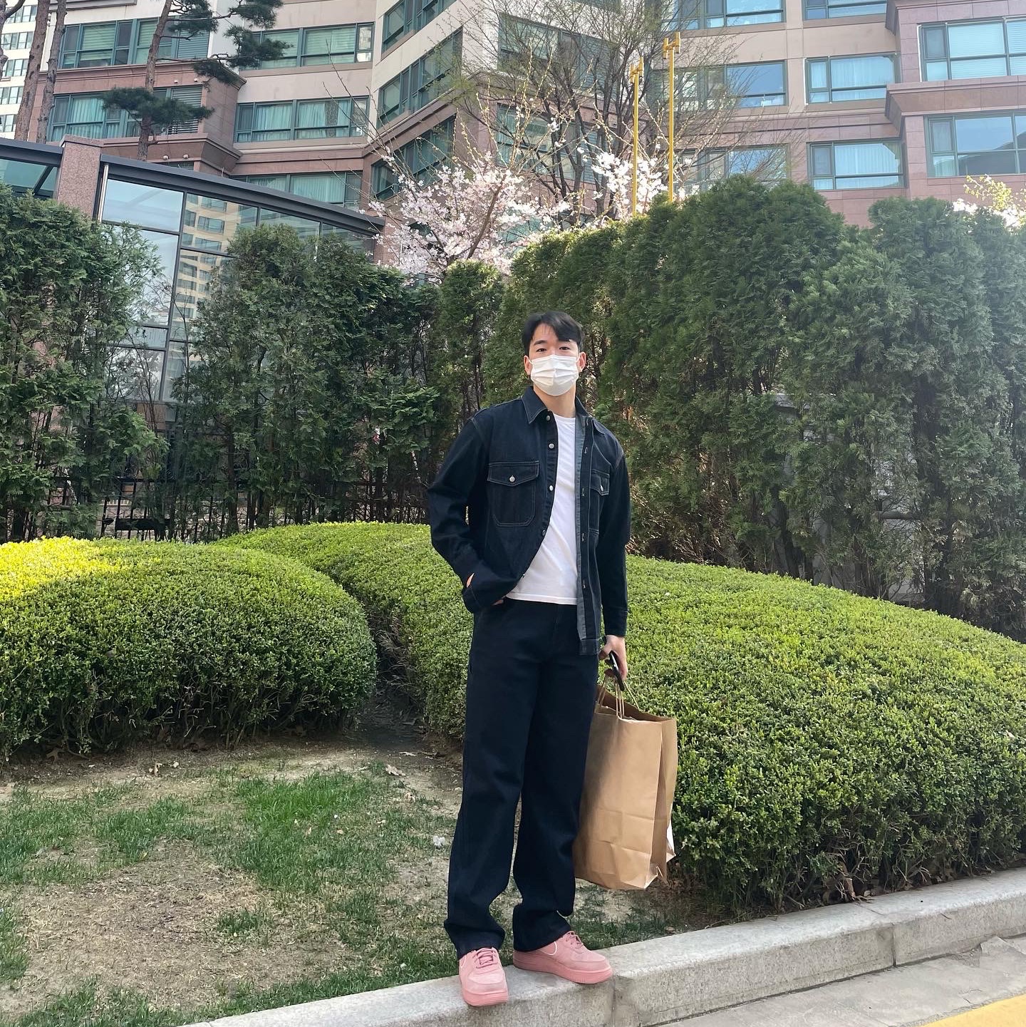 (W) Nike Air Force 1 '07 Low SE Particle Pink Gum 착용 스타일