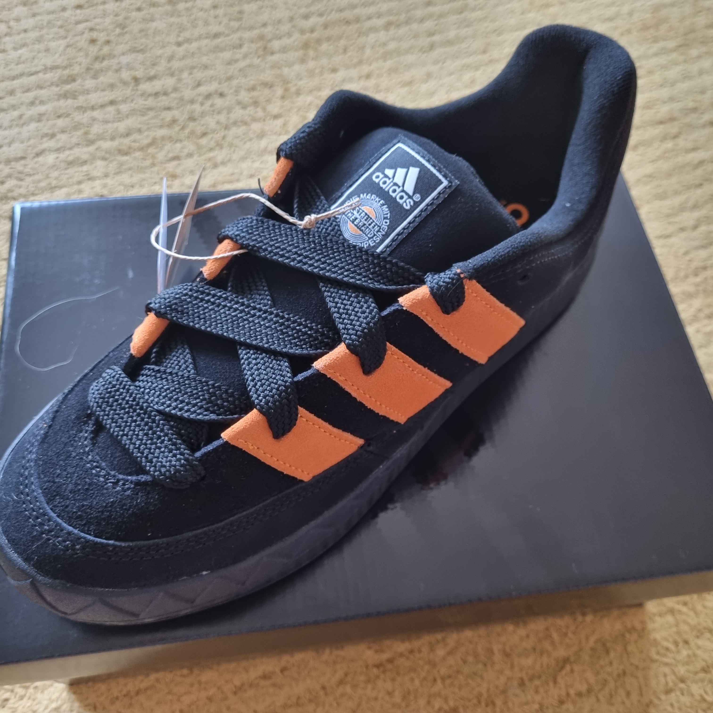 Adidas Adimatic Green, Adidas x Jamal Smith Adimatic Black Orange Rush 착용 스타일 - 3