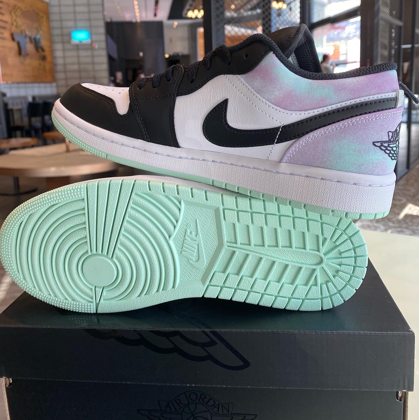 Jordan 1 Low SE White Black Tie-Dye 착용 스타일 - 4