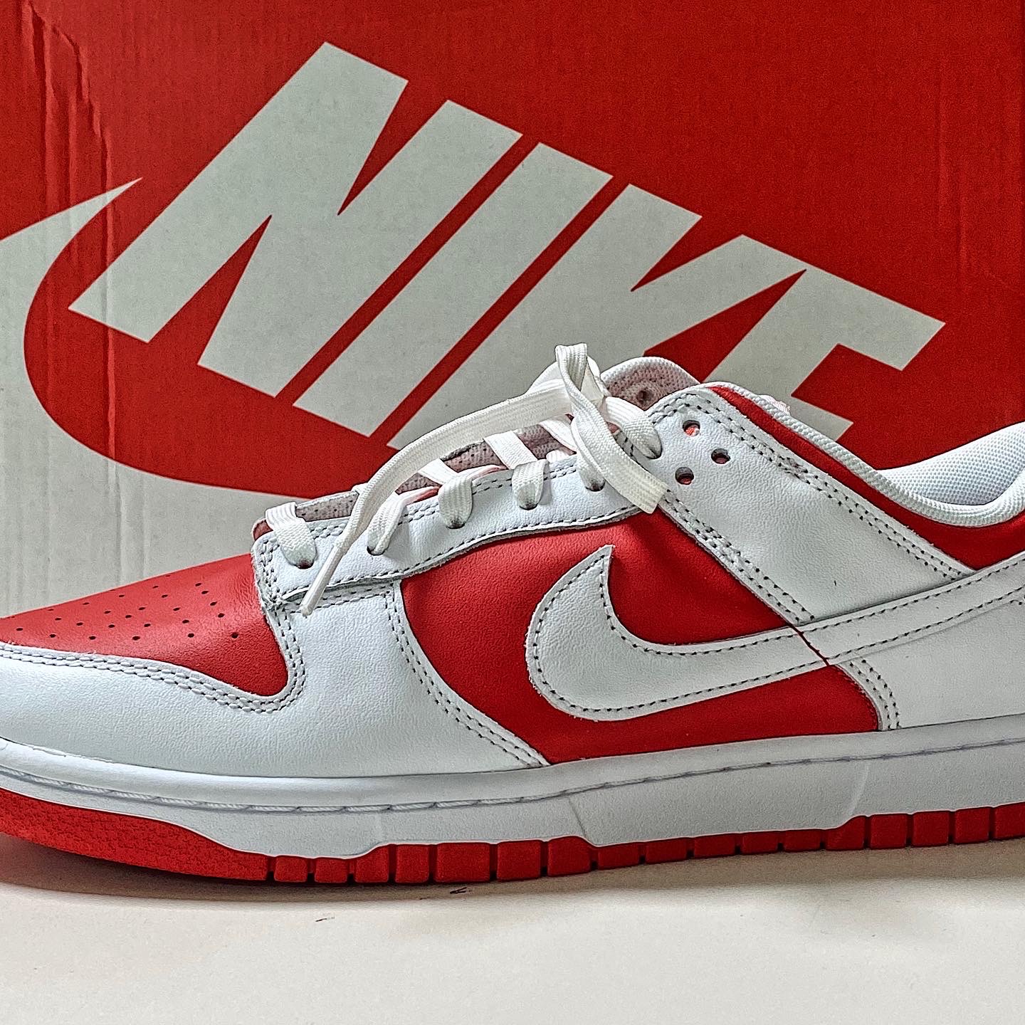 Nike Dunk Low Retro Championship Red 착용 스타일 - 2