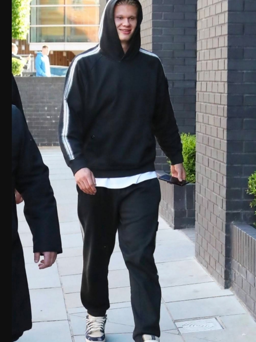 Supreme x Stone Island Stripe Hooded Sweatshirt Black - 22SS, Supreme x Stone Island Stripe Sweatpants Black - 22SS 착용 스타일