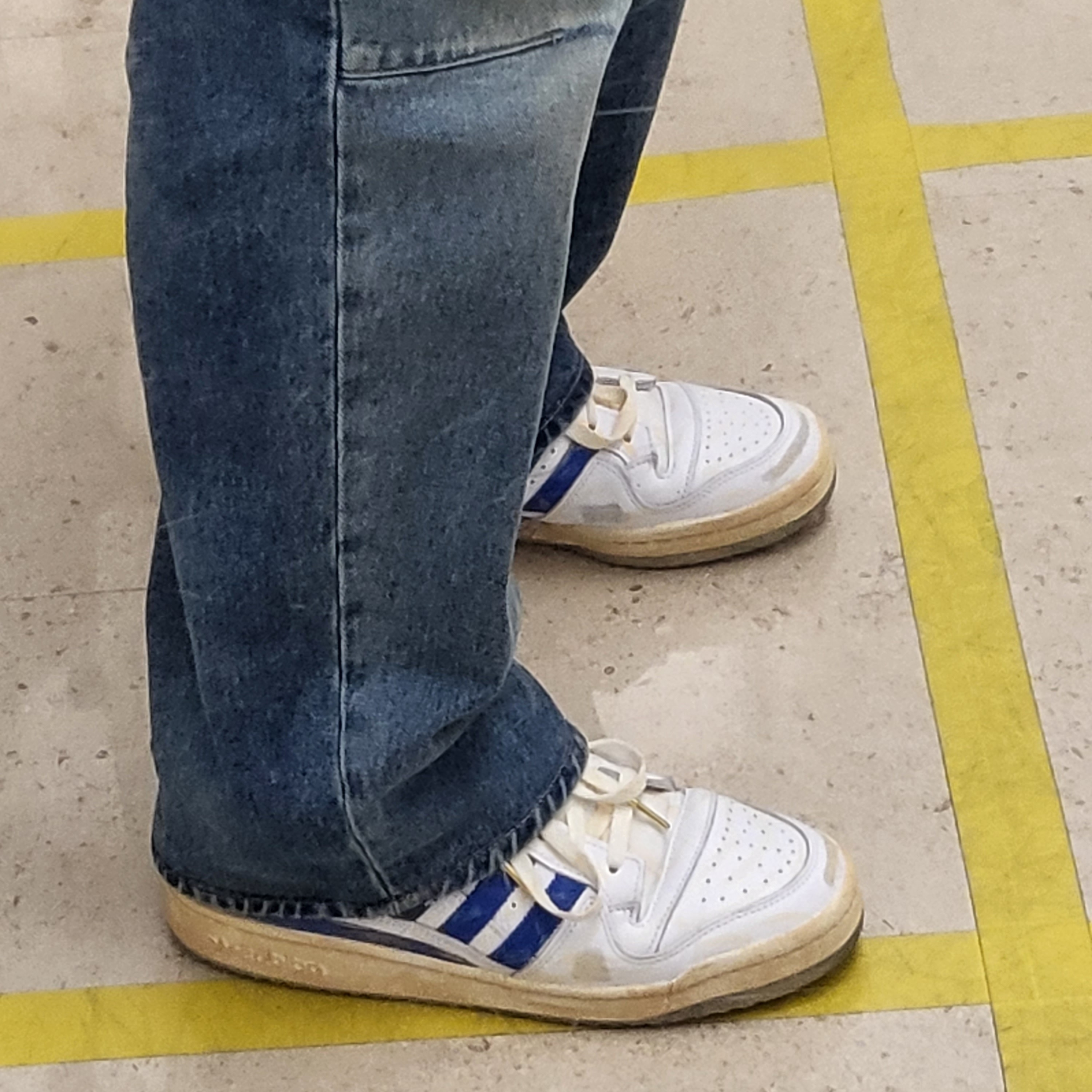 Adidas Forum 84 High AEC Blue 착용 스타일 - 1