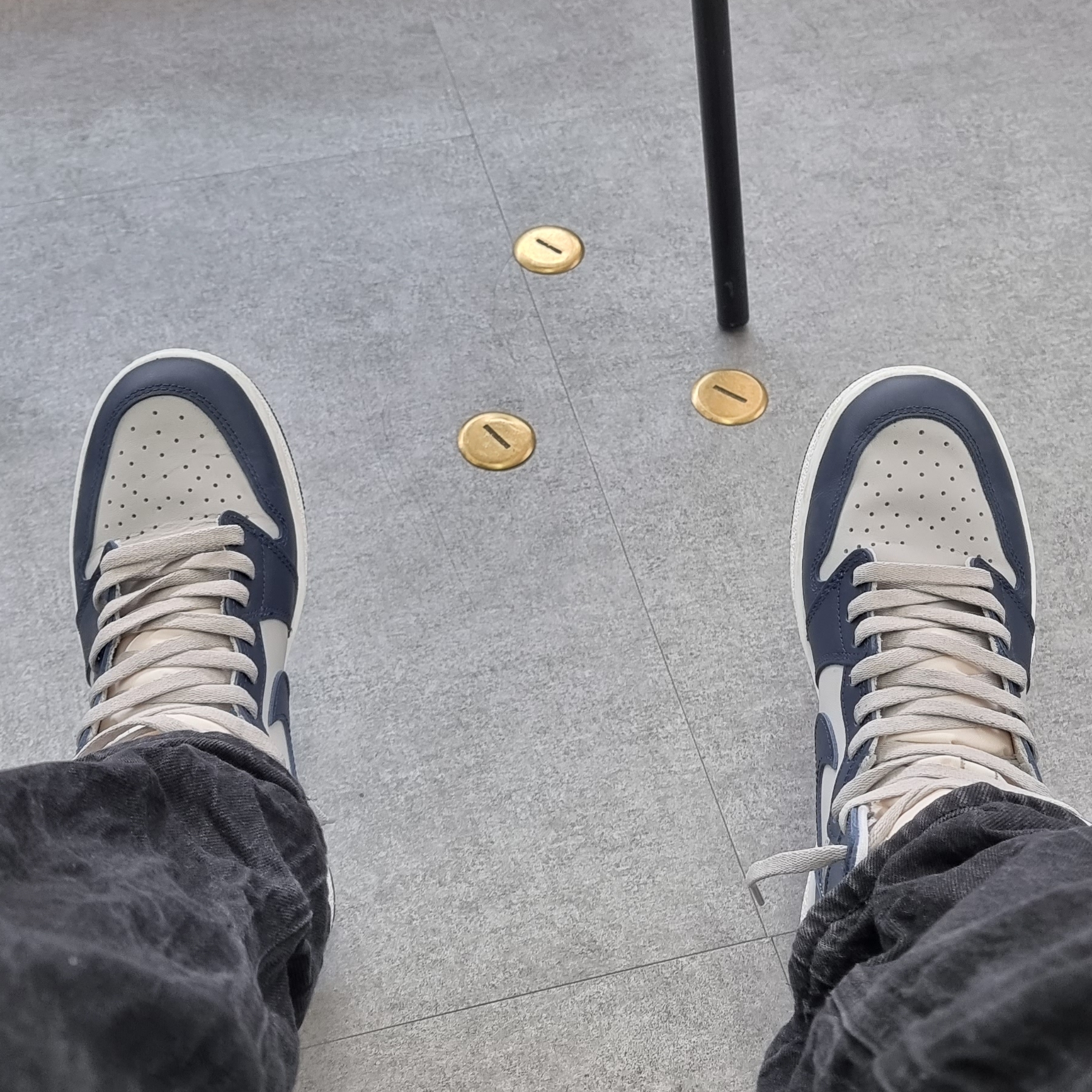 Jordan 1 High 85 College Navy 착용 스타일 - 1