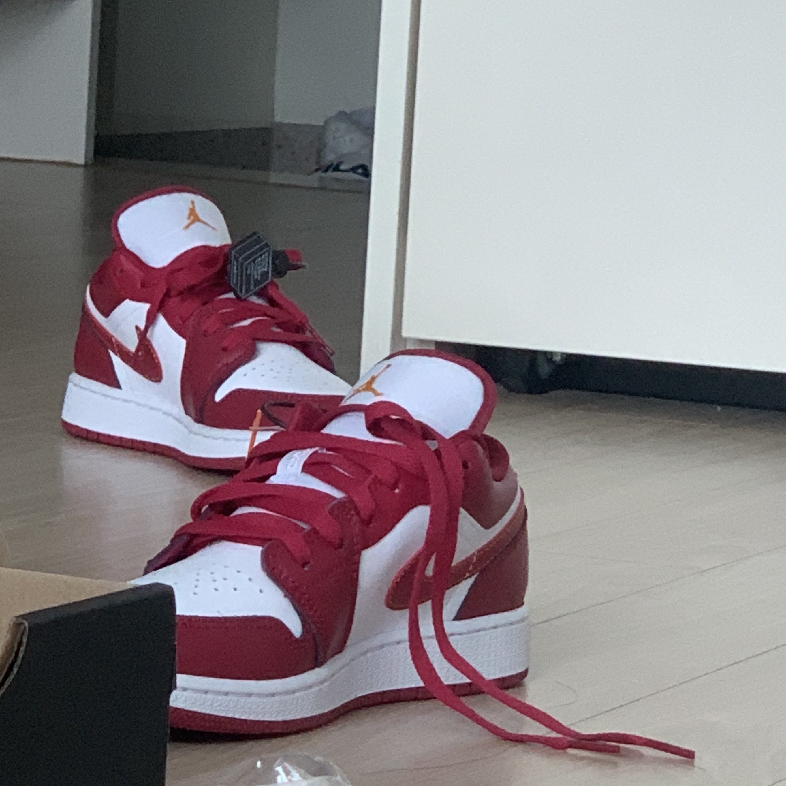 (GS) Jordan 1 Low Cardinal Red 착용 스타일