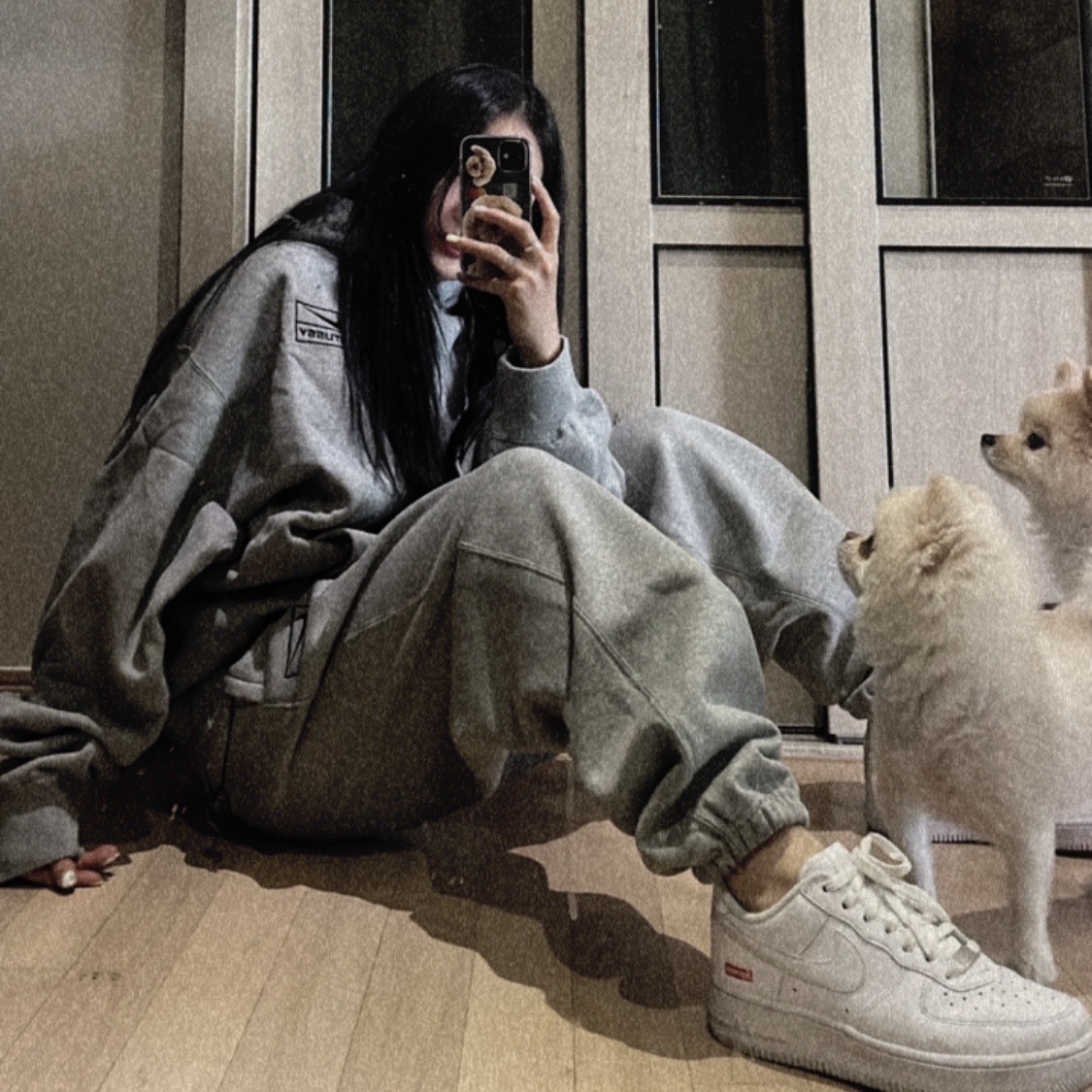 Nike x Stussy NRG RA Pullover Hoodie Dark Grey Heather (DJ9488-063), Nike x Stussy NRG RA Fleece Pants Dark Grey Heather (DJ9490-063) 착용 스타일 - 2