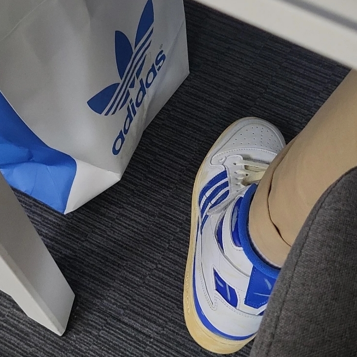 Adidas Forum 84 High AEC Blue 착용 스타일 - 2