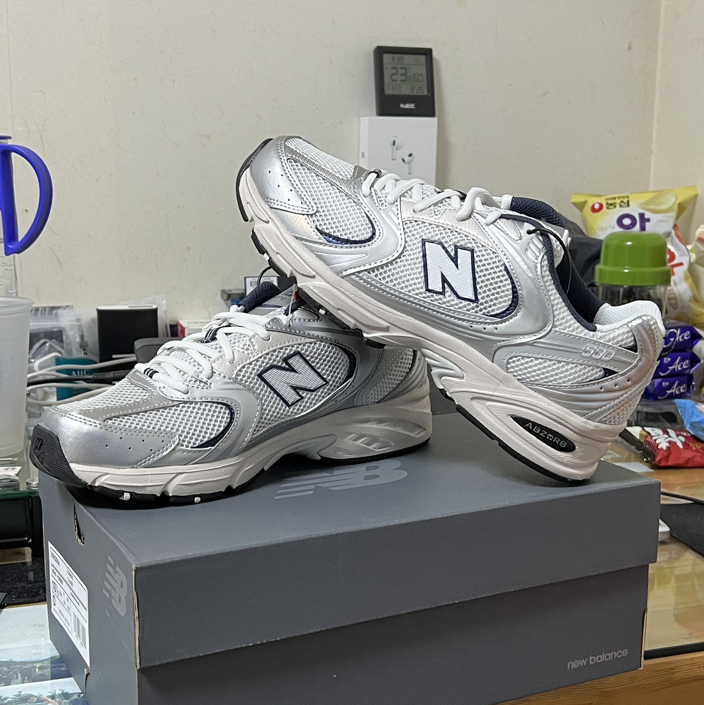 New Balance 530 Steel Grey 착용 스타일 - 2
