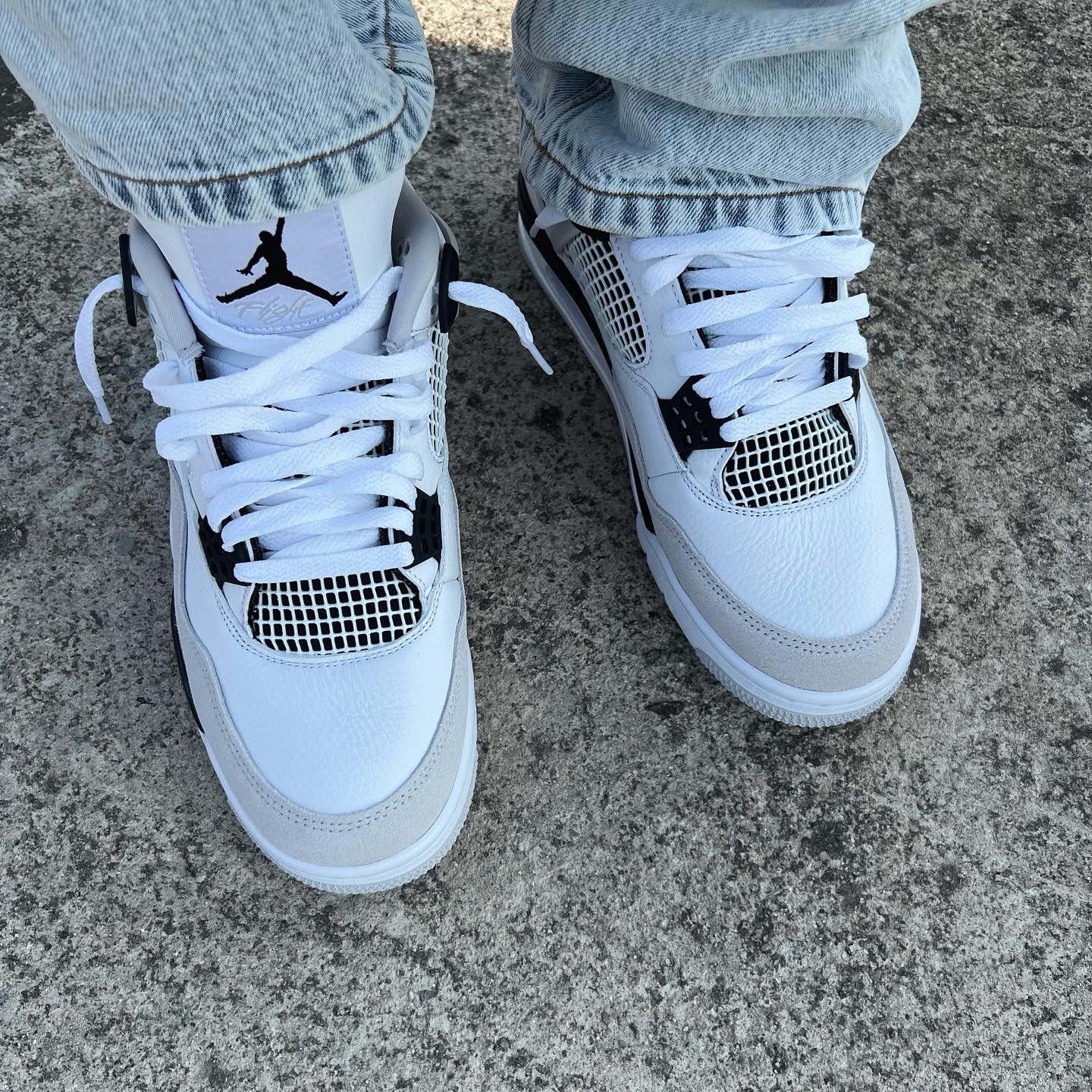 Jordan 4 Retro White and Black 착용 스타일 - 2