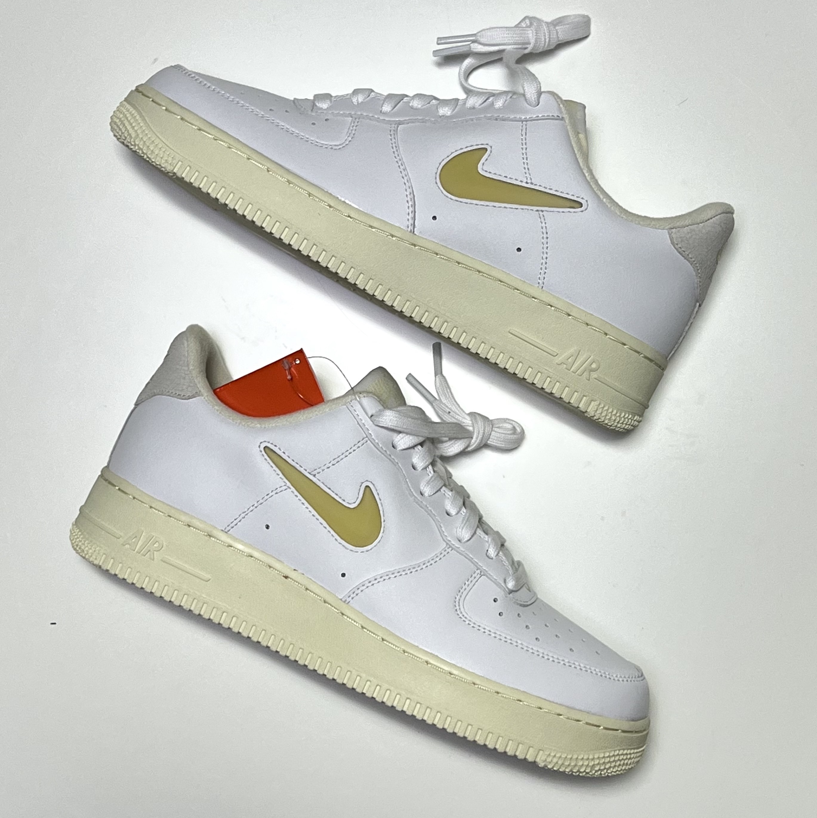 Nike Air Force 1 '07 LX Pale Vanilla 착용 스타일 - 1