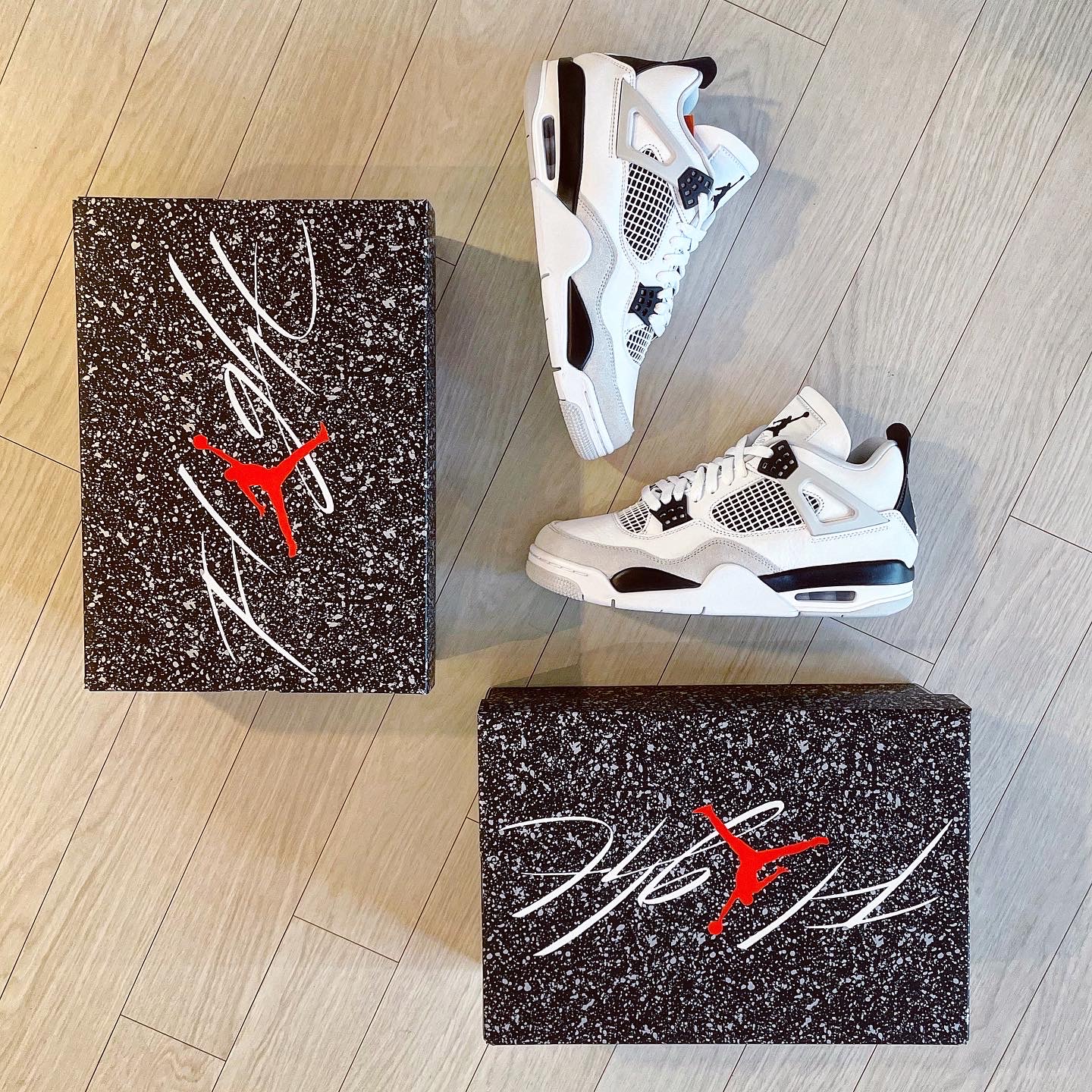 Jordan 4 Retro White and Black 착용 스타일 - 1