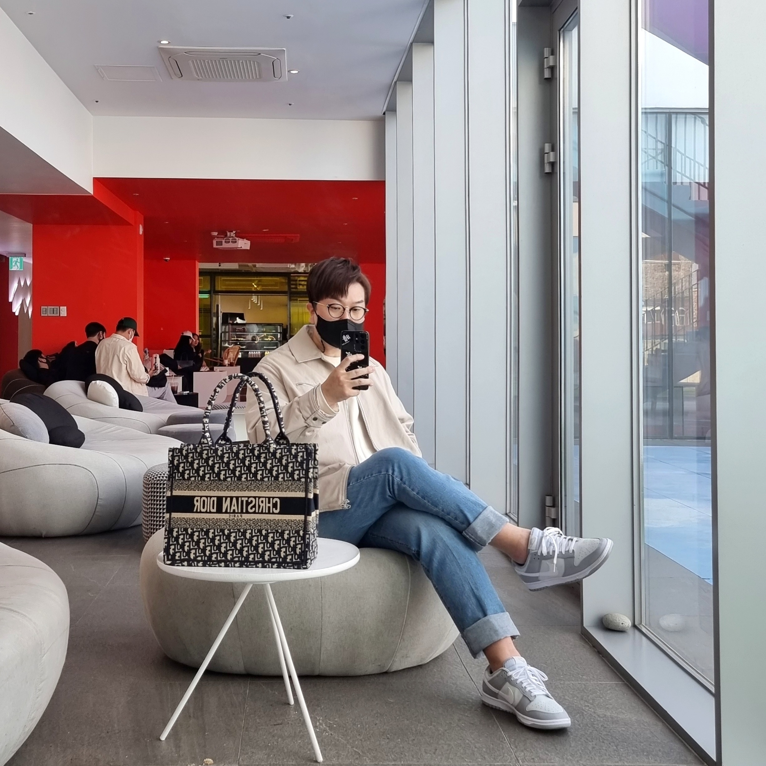 Nike Dunk Low Retro Wolf Grey, Dior Large Book Tote Blue Dior Oblique Embroidery 착용 스타일 - 2