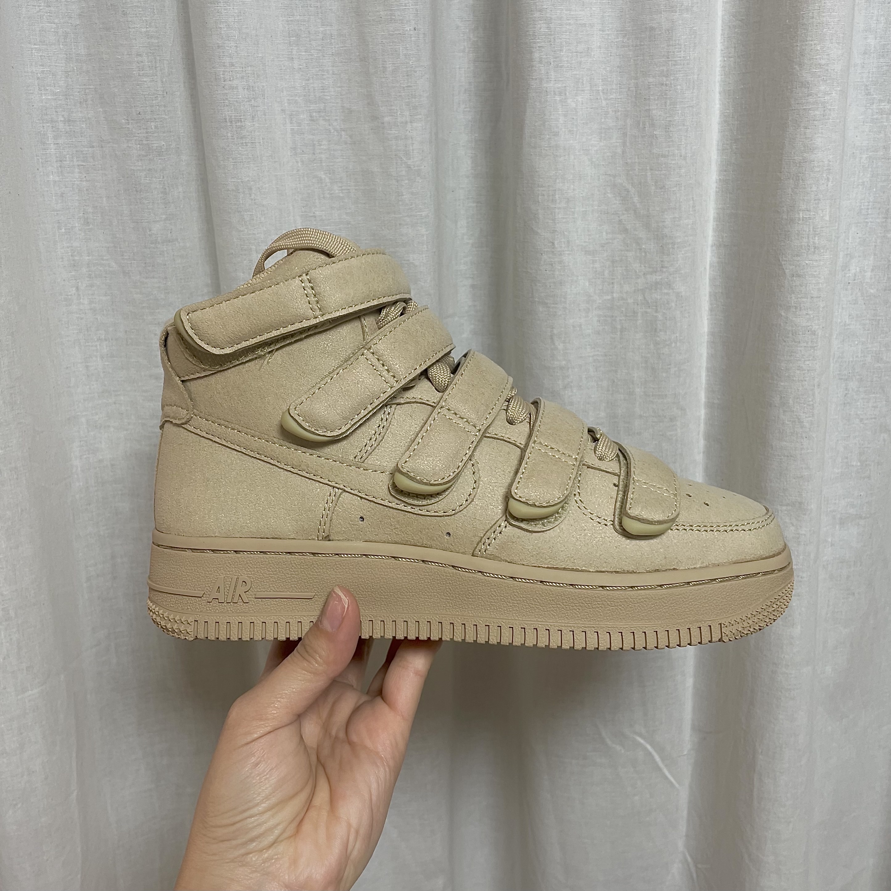 Nike x Billie Eilish Air Force 1 High '07 SP Mushroom 착용 스타일