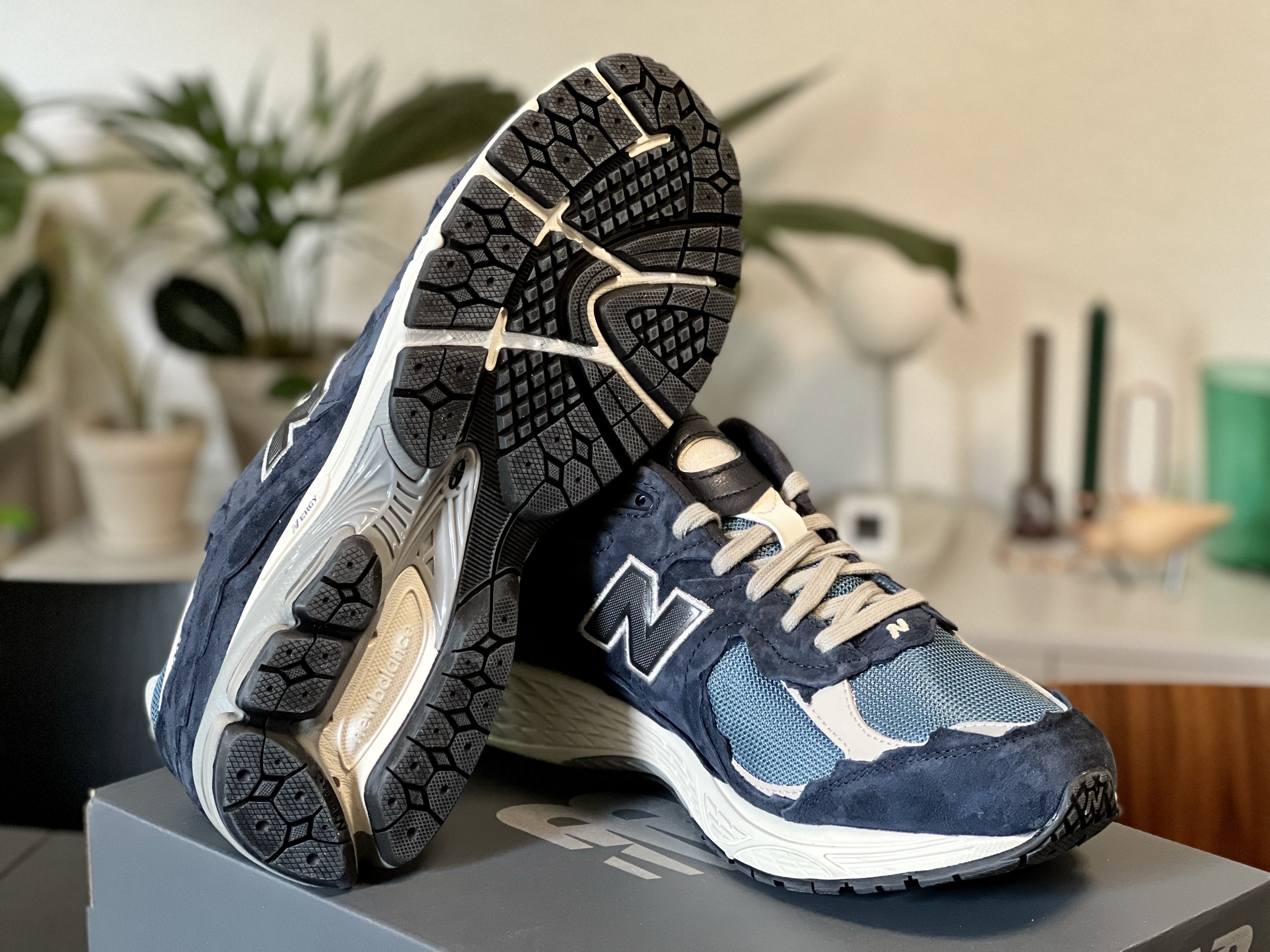 New Balance 2002R Protection Pack Dark Navy 착용 스타일 - 4