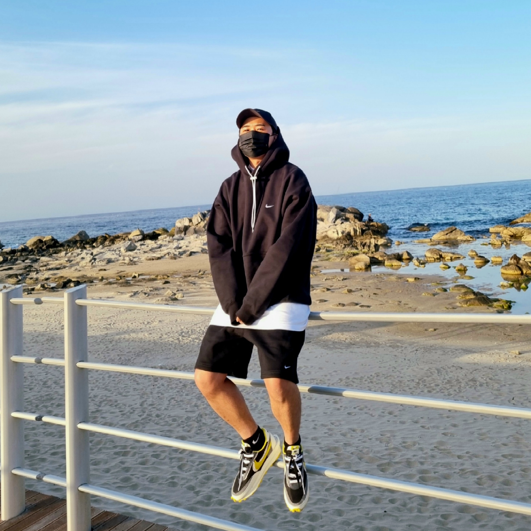 Nike NRG Solo Swoosh Fleece Hoodie Black White - Asia, Nike x Sacai x Undercover LDWaffle Black Bright Citron 착용 스타일 - 2