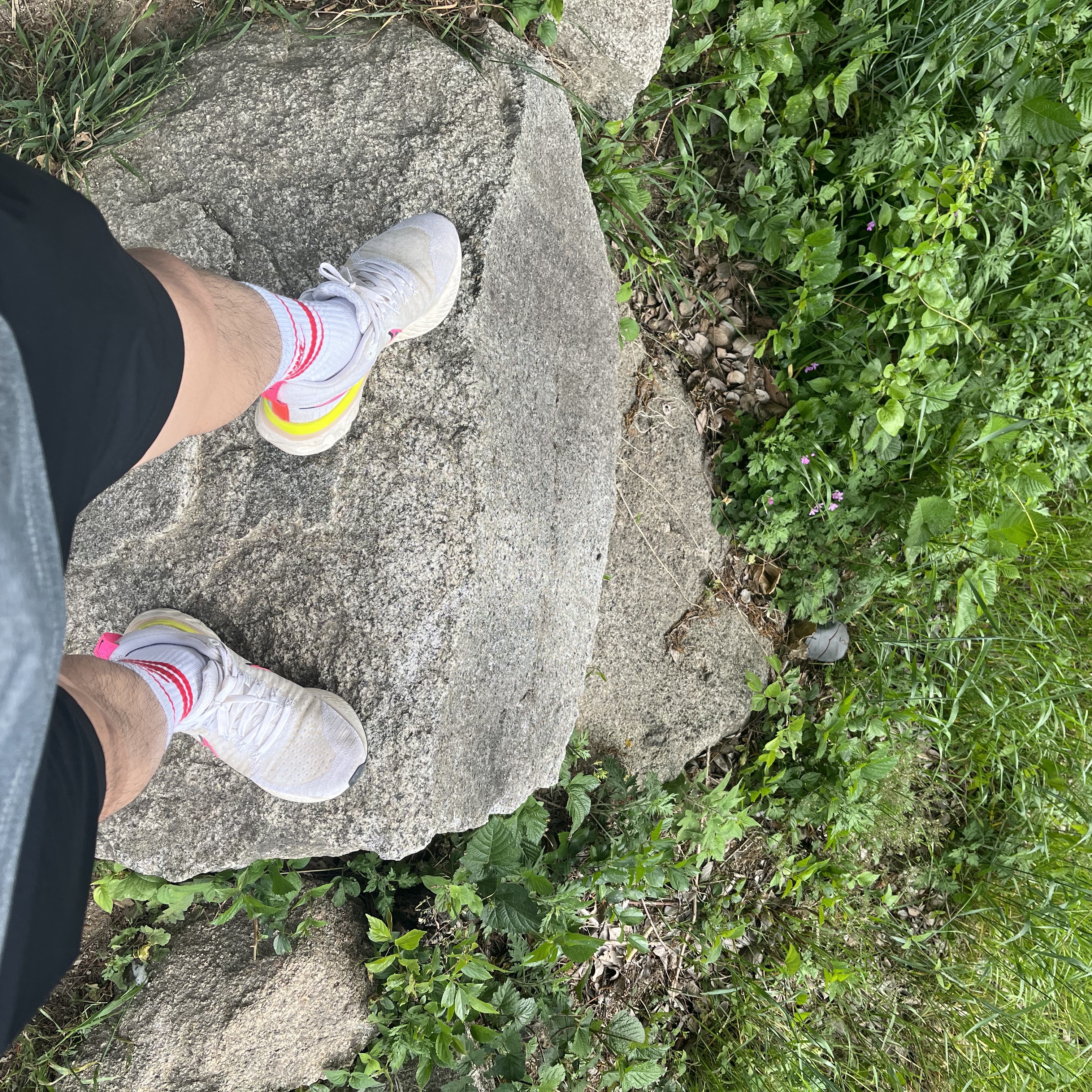 Nike React Infinity Run Flyknit 2 White Pink Blast 착용 스타일 - 2