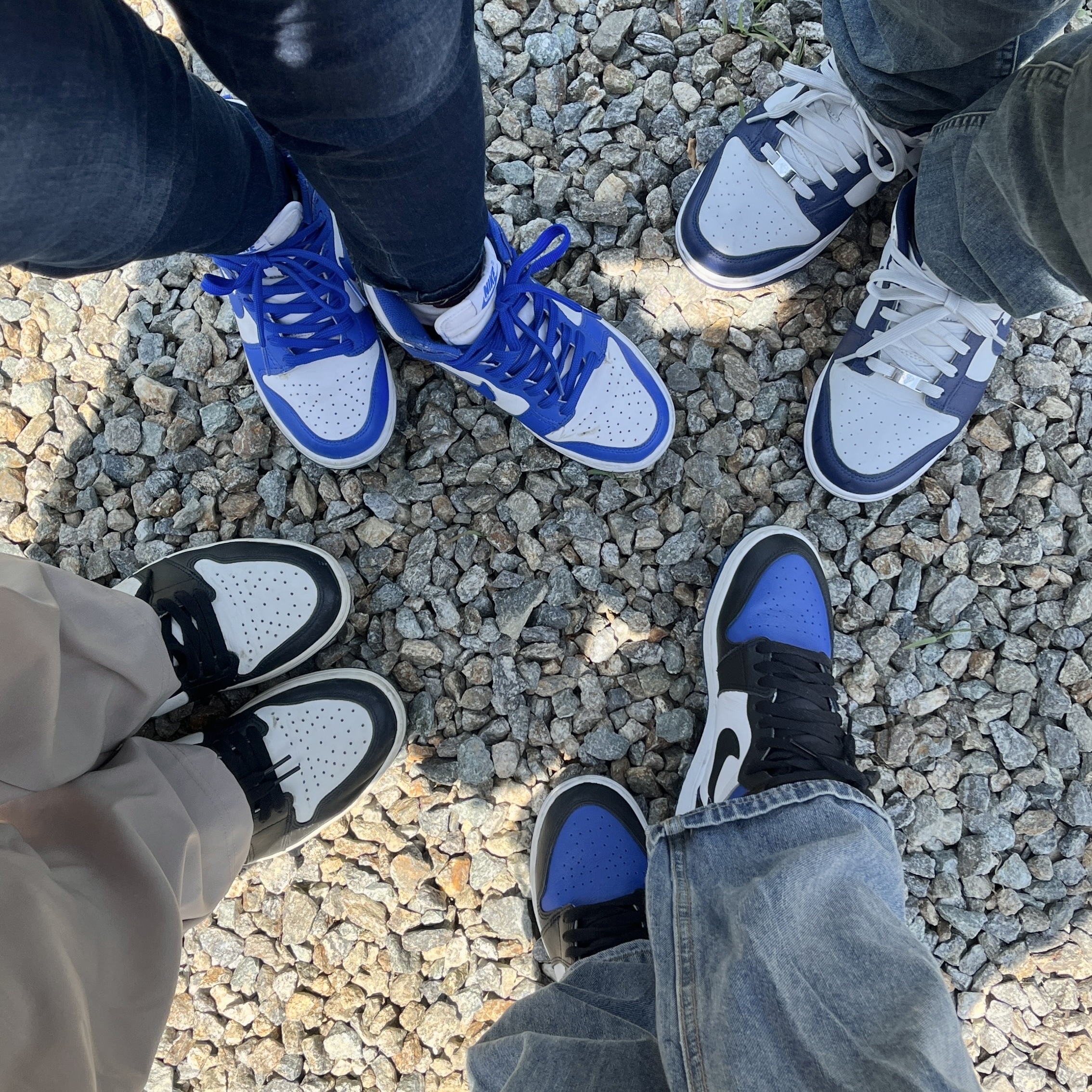 Jordan 1 Retro High OG Black Mocha, (GS) Nike Dunk High Game Royal 착용 스타일