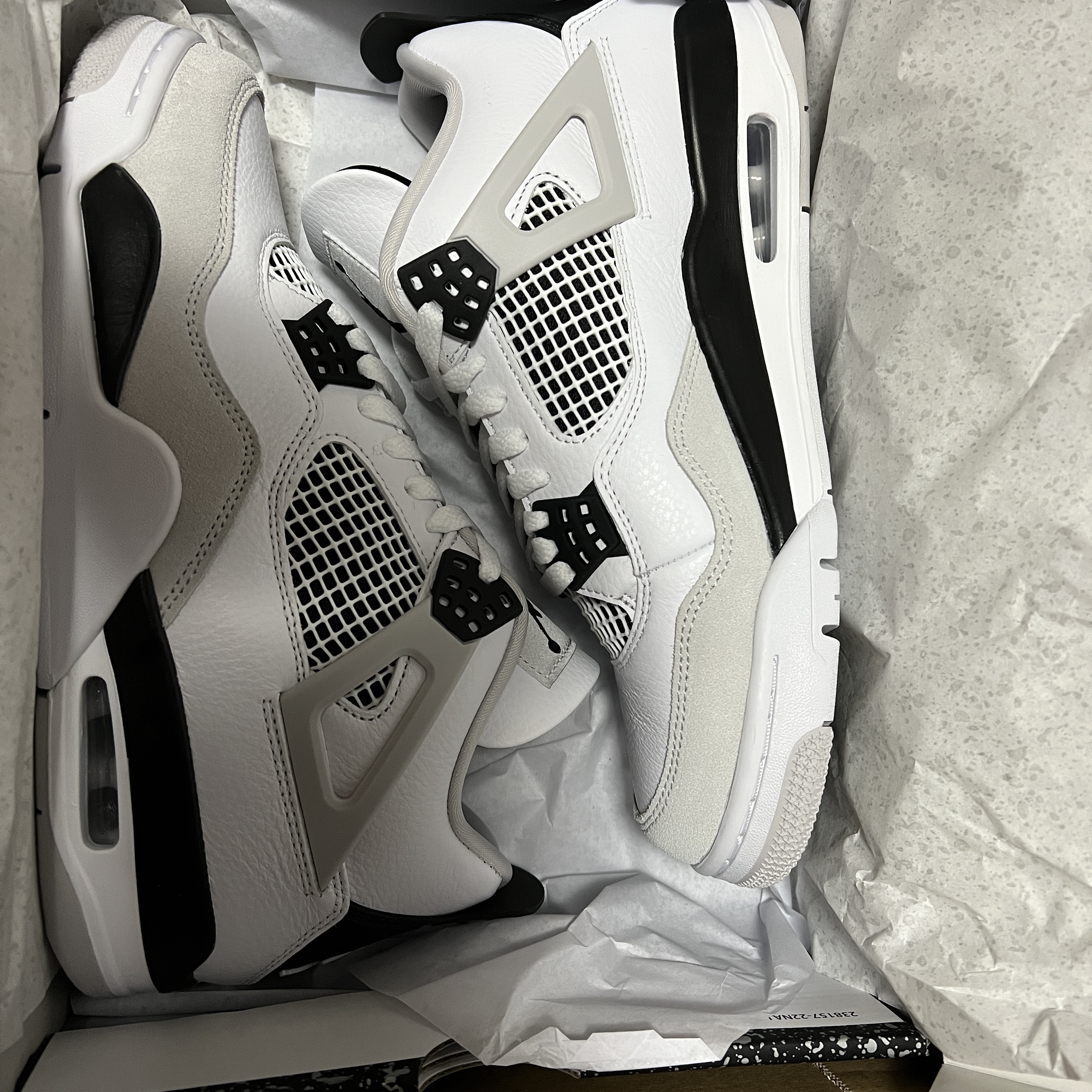 Jordan 4 Retro White and Black 착용 스타일 - 2