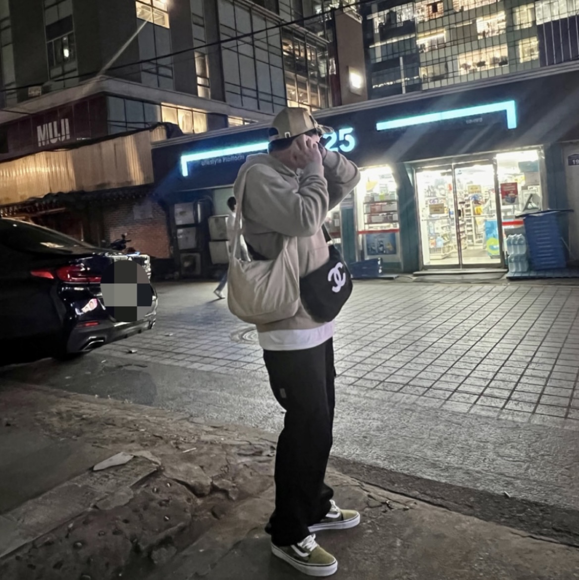 Stussy x BAPE Trucker Cap Yellow, Jordan x Travis Scott Pullover Hoodie - Asia 착용 스타일