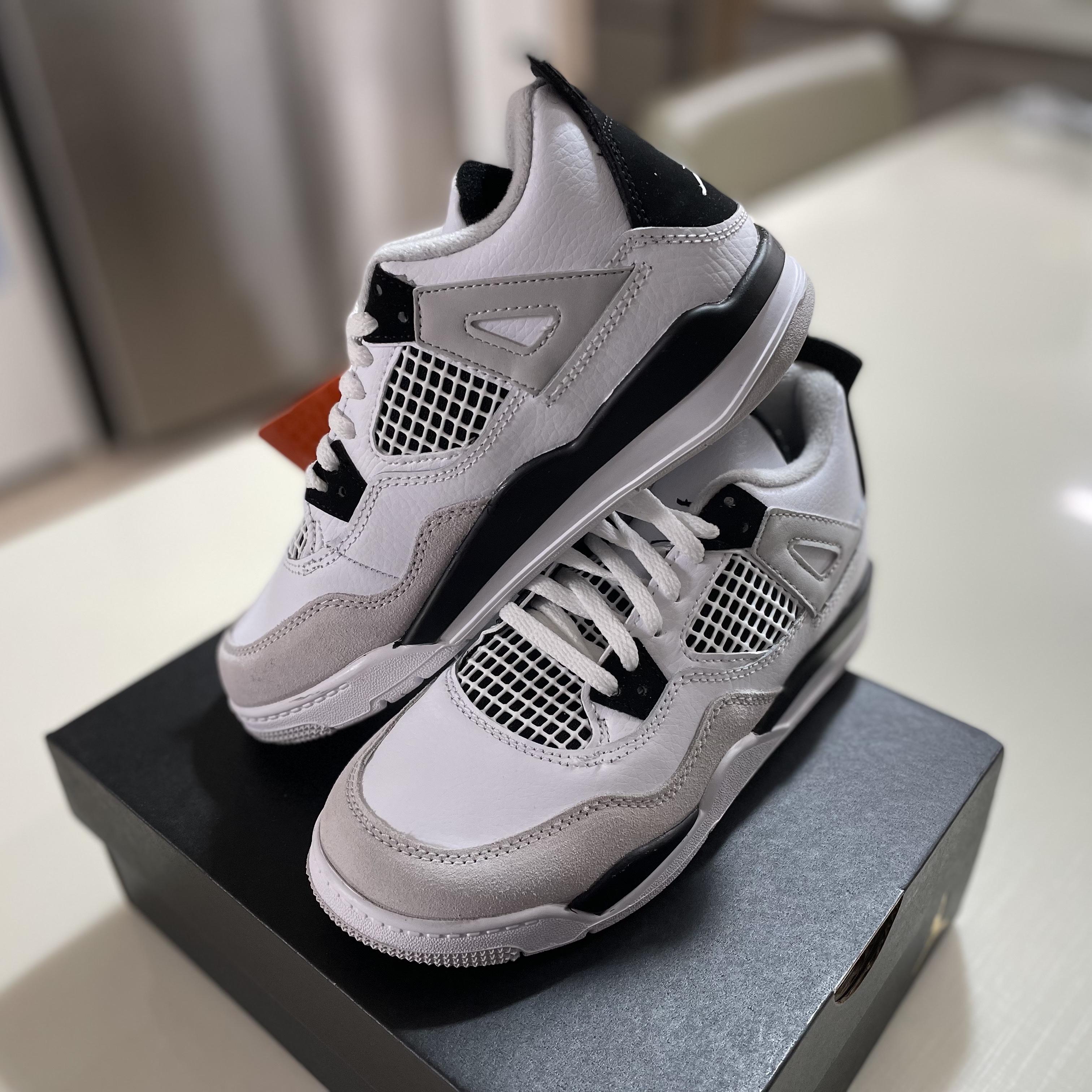 Jordan 4 Retro White and Black, (GS) Jordan 4 Retro White and Black 착용 스타일 - 3