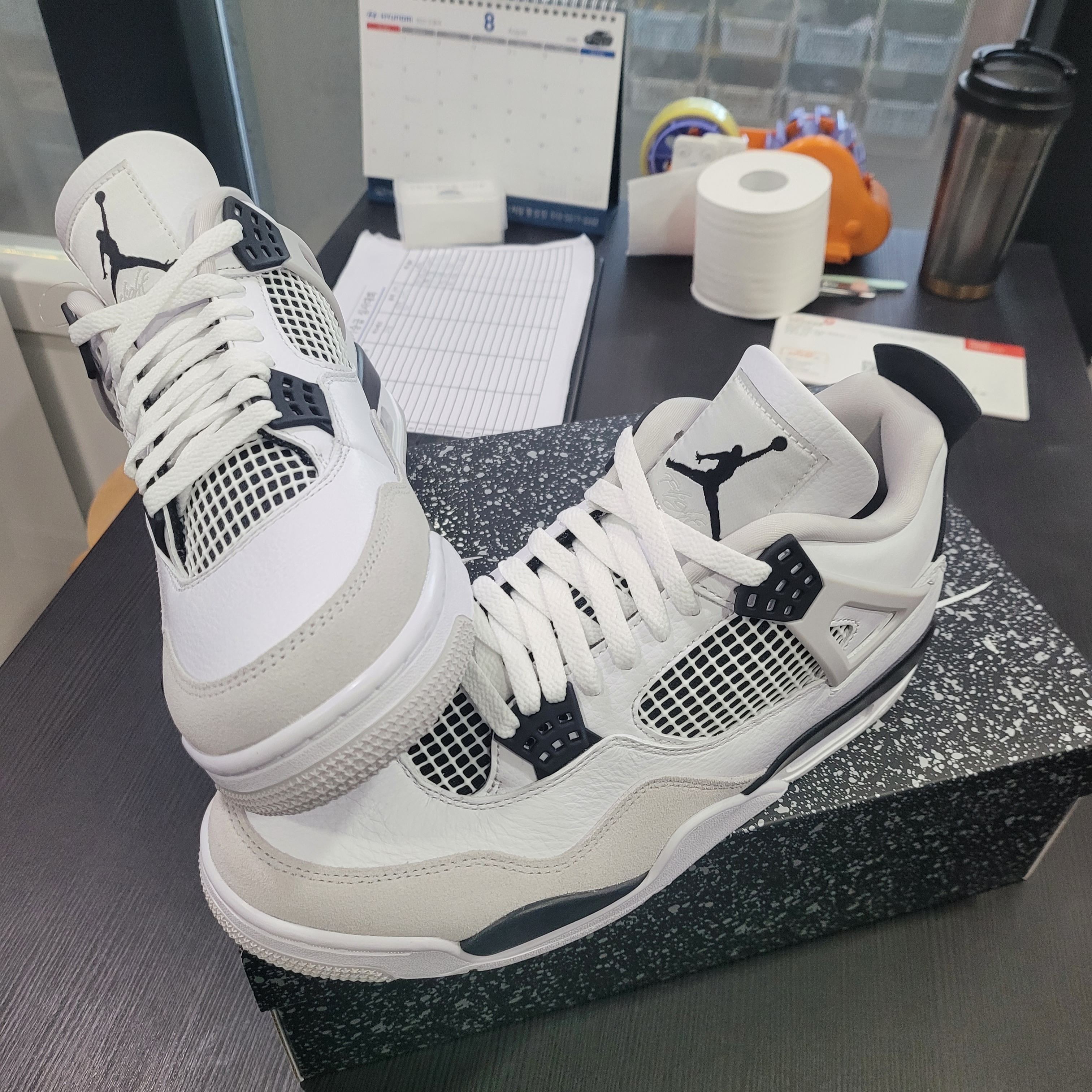 Jordan 4 Retro White and Black 착용 스타일 - 2