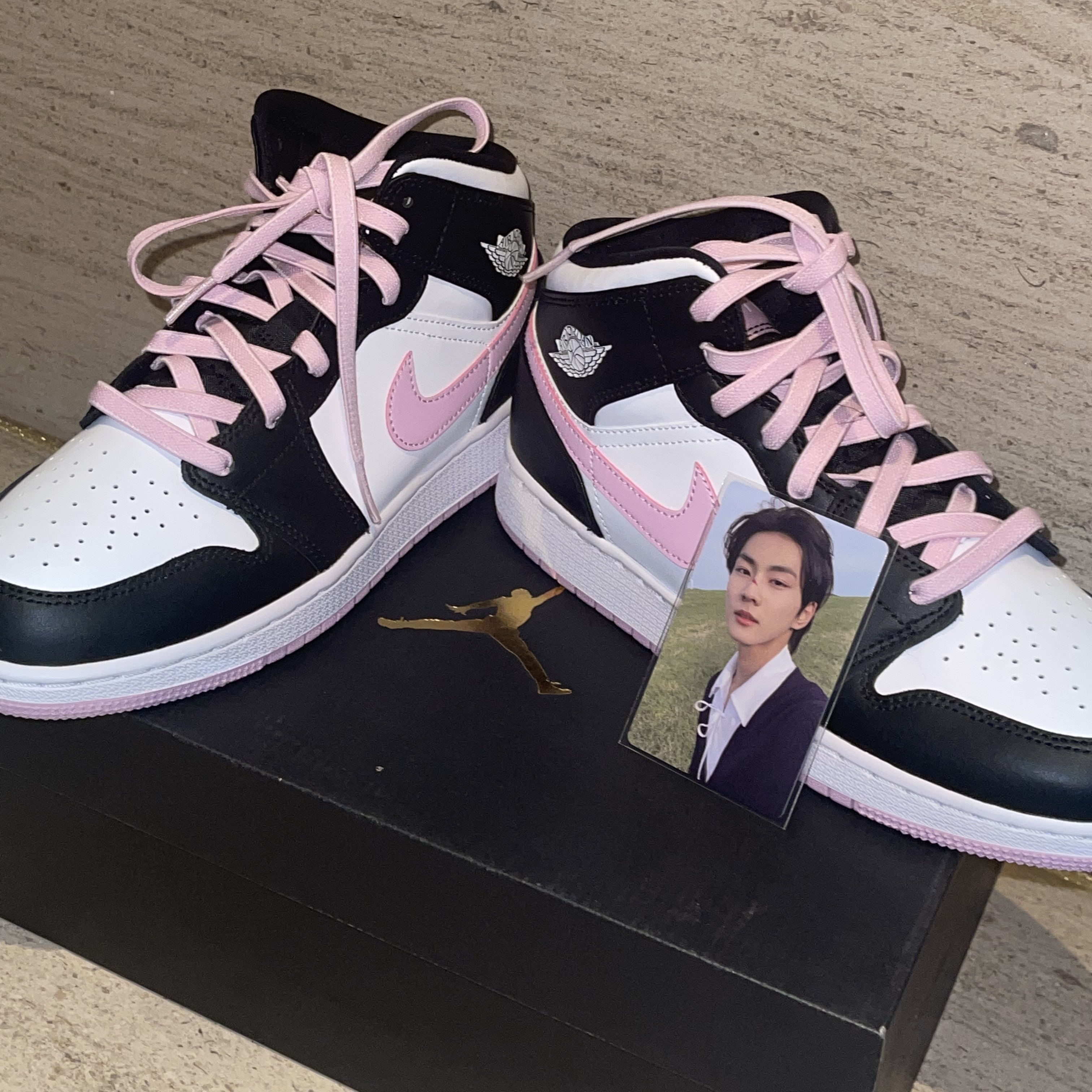 (GS) Jordan 1 Mid Light Arctic Pink 착용 스타일 - 1