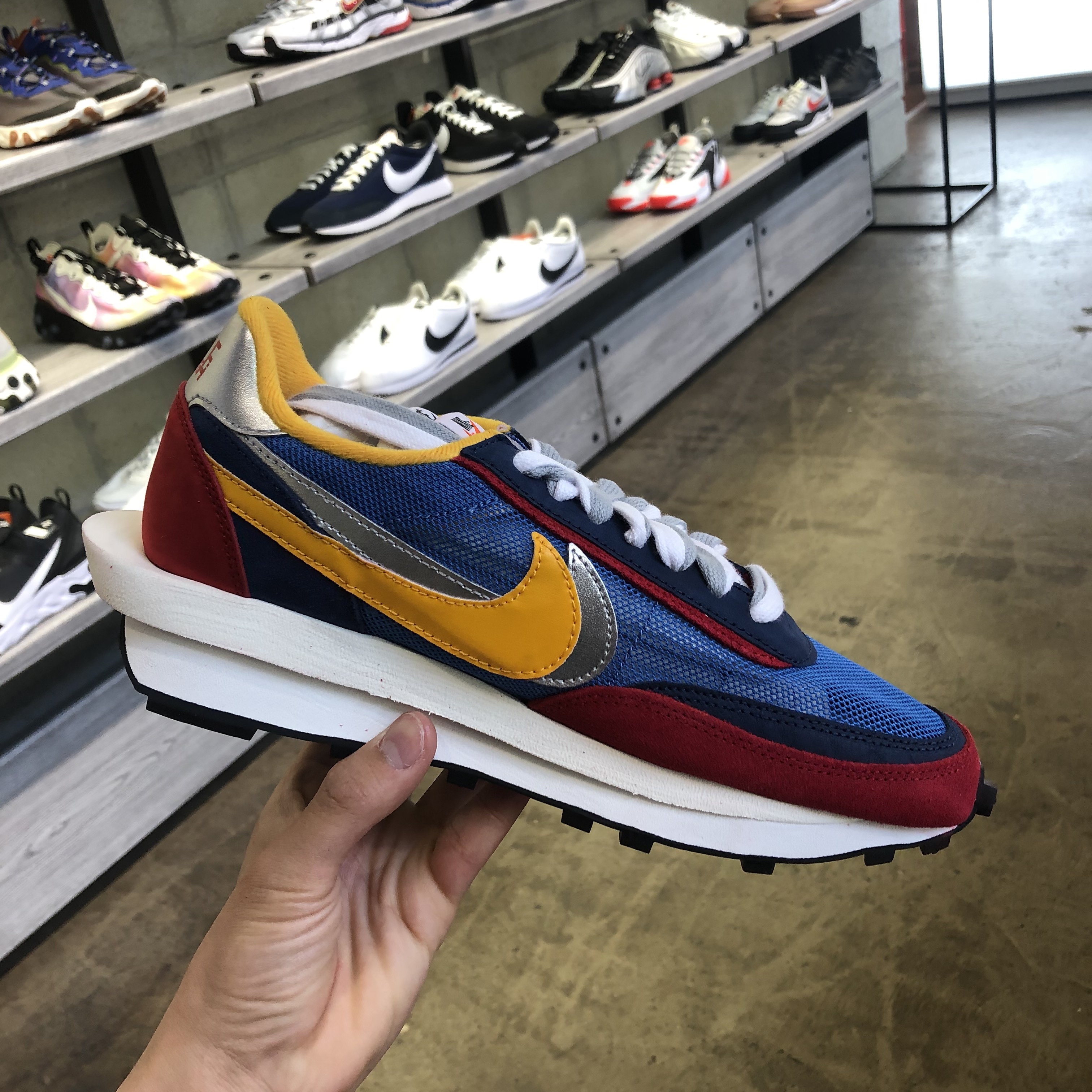 Nike x Sacai LDWaffle Blue Multi 착용 스타일 - 3