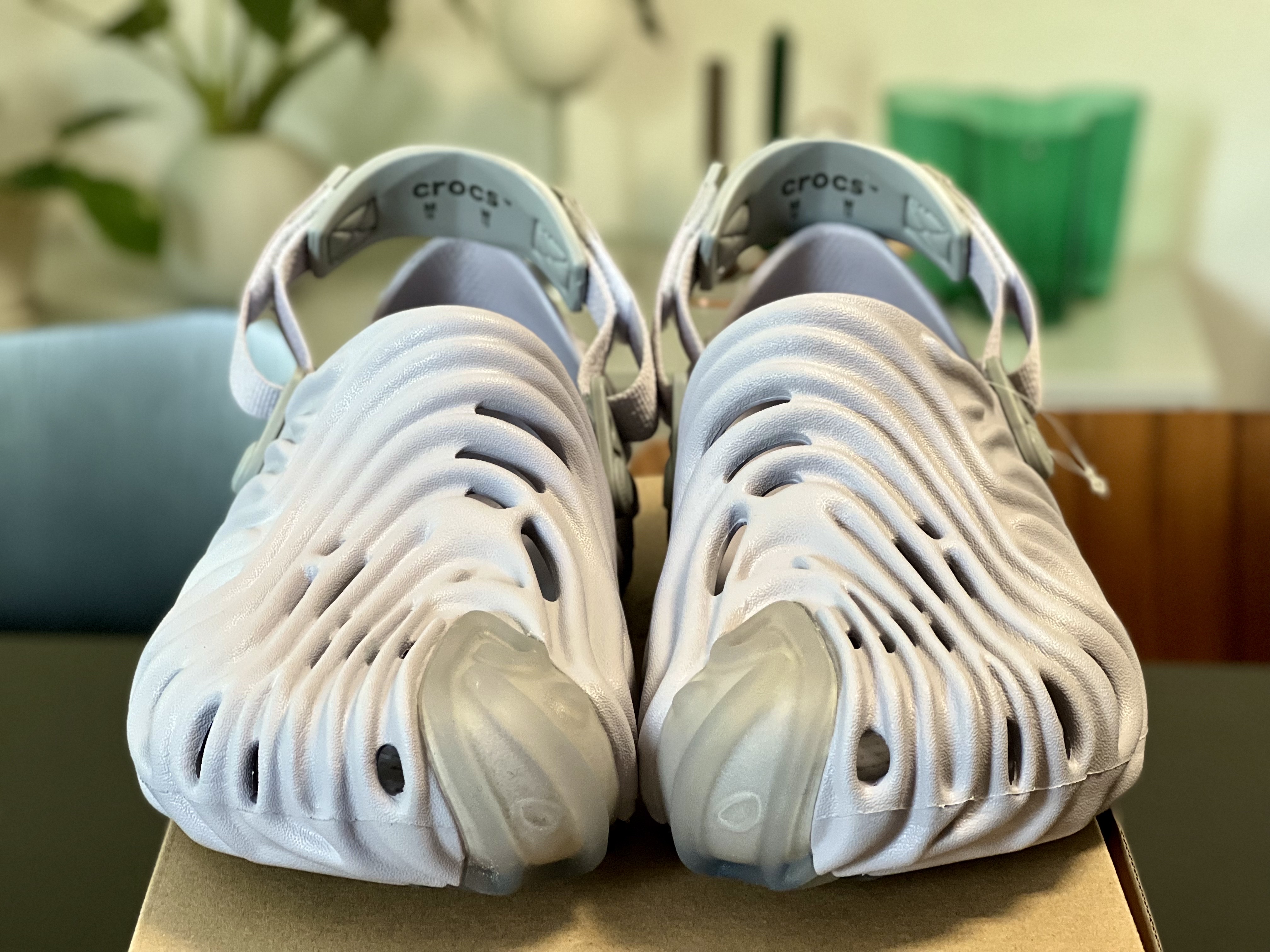 Crocs x Salehe Bembury Pollex Clog Urchin 착용 스타일 - 2