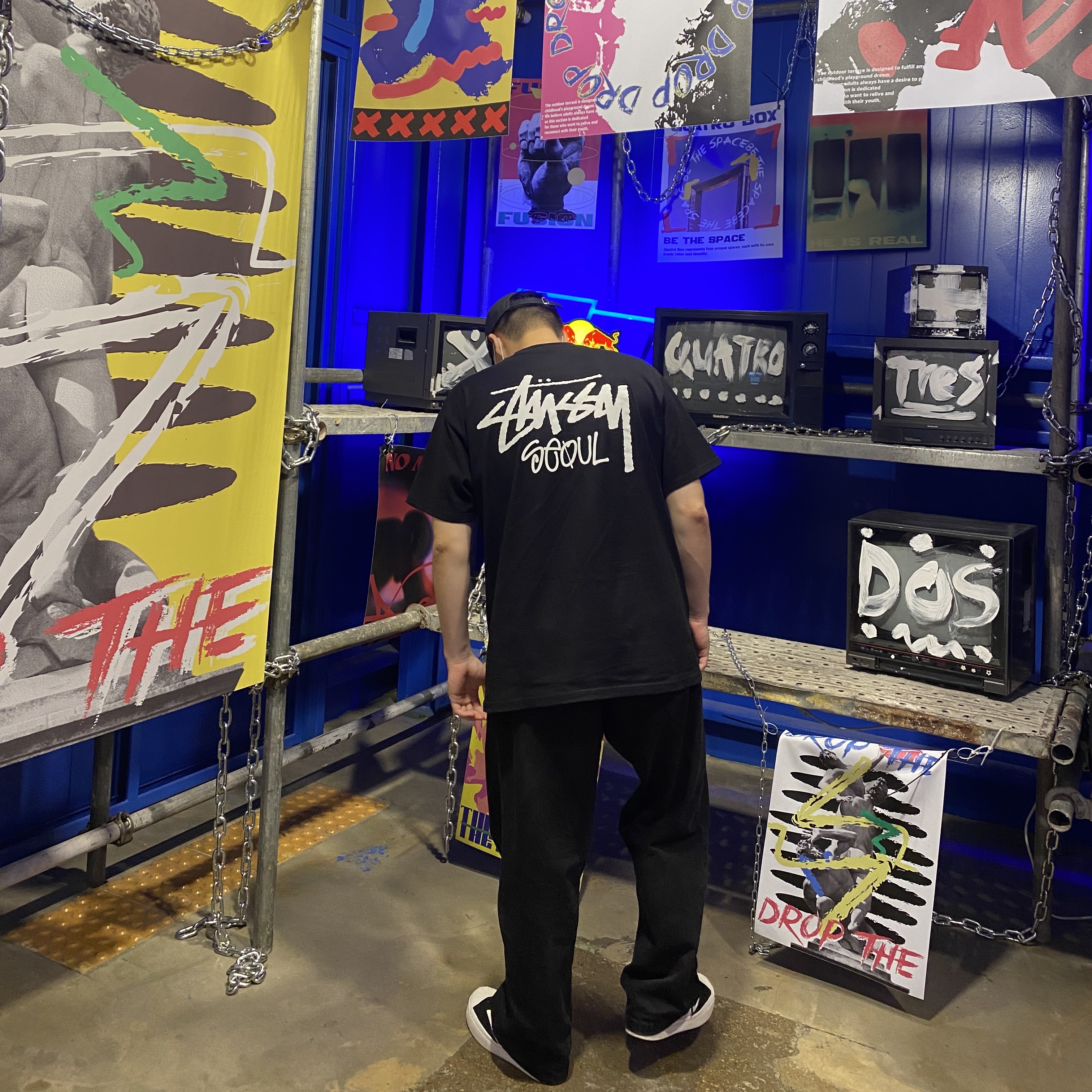 Stussy Stock Seoul T-Shirt Black 2022 착용 스타일 - 2