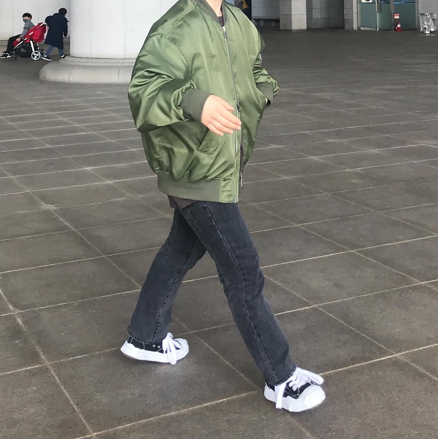 Maison Mihara Yasuhiro Hank OG Sole Canvas Low-top Sneakers Black 착용 스타일 - 1