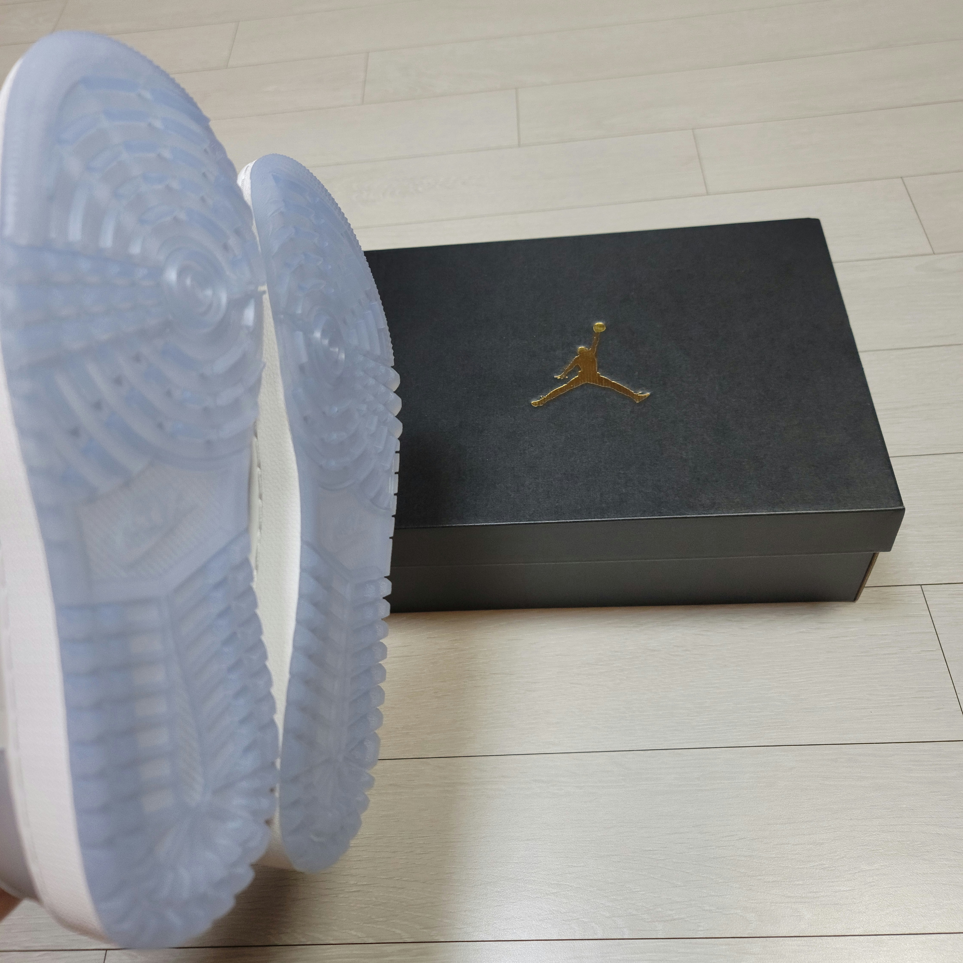 Jordan 1 Low Golf Wolf Grey 착용 스타일 - 4