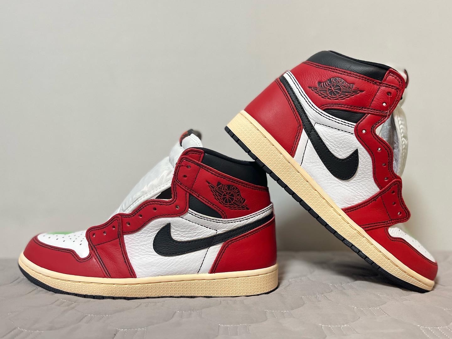 Jordan 1 Retro High OG Light Fusion Red 착용 스타일 - 3