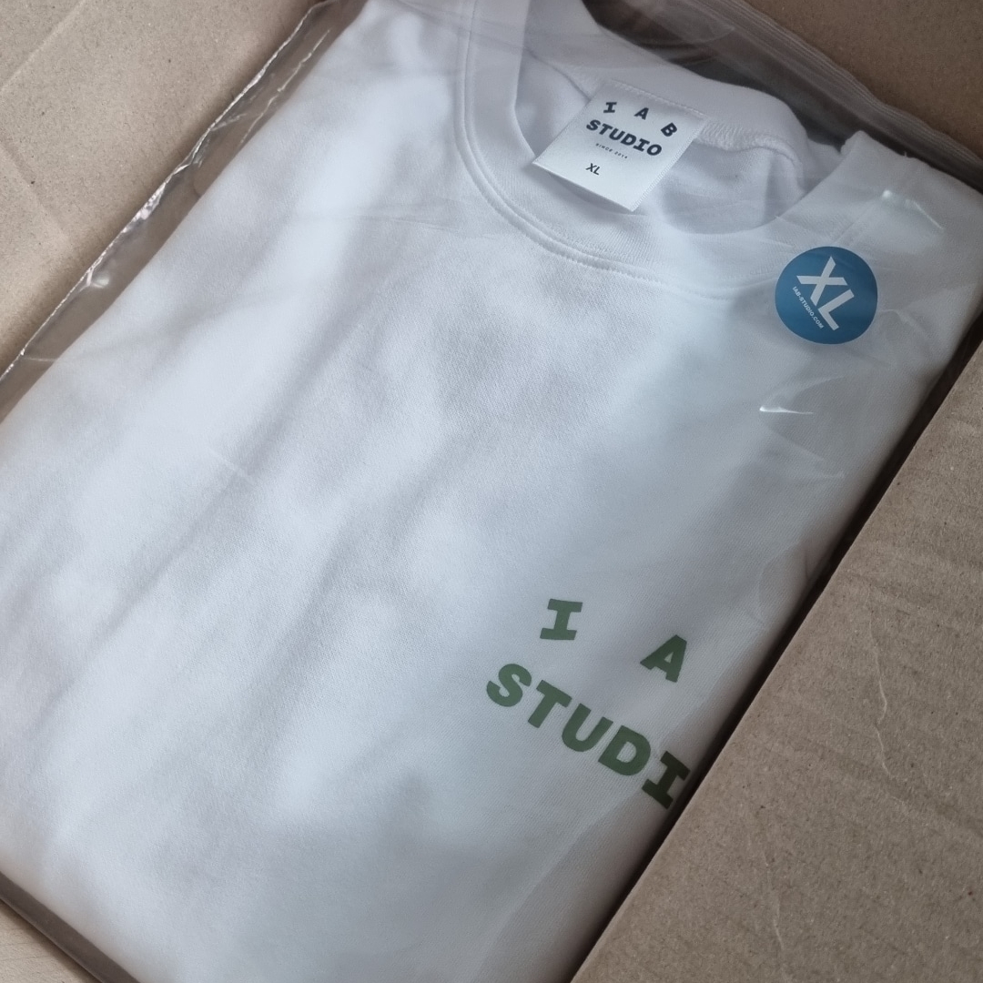 IAB Studio T-Shirt White Light Green 착용 스타일