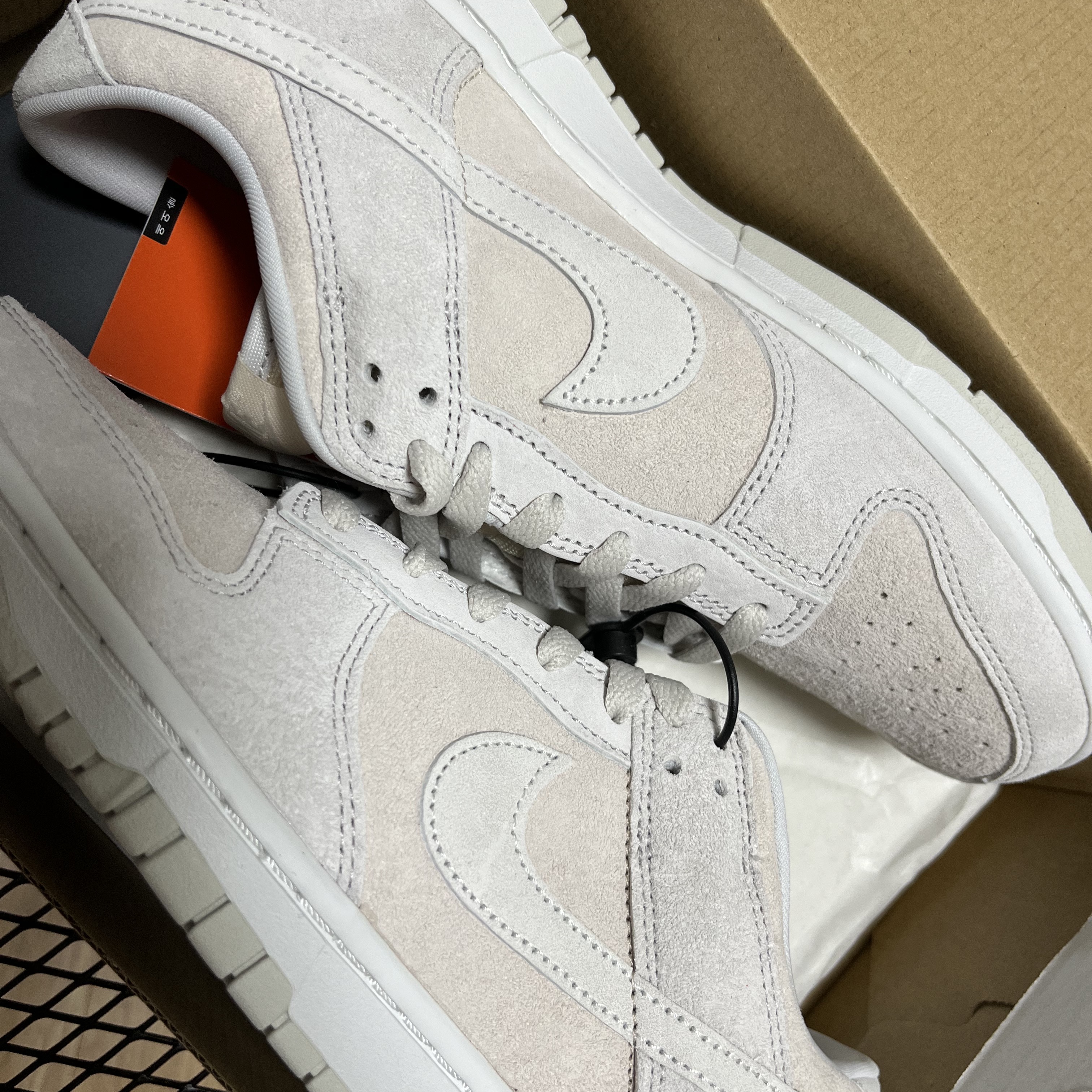 Nike Dunk Low Retro PRM Vast Grey 착용 스타일 - 2