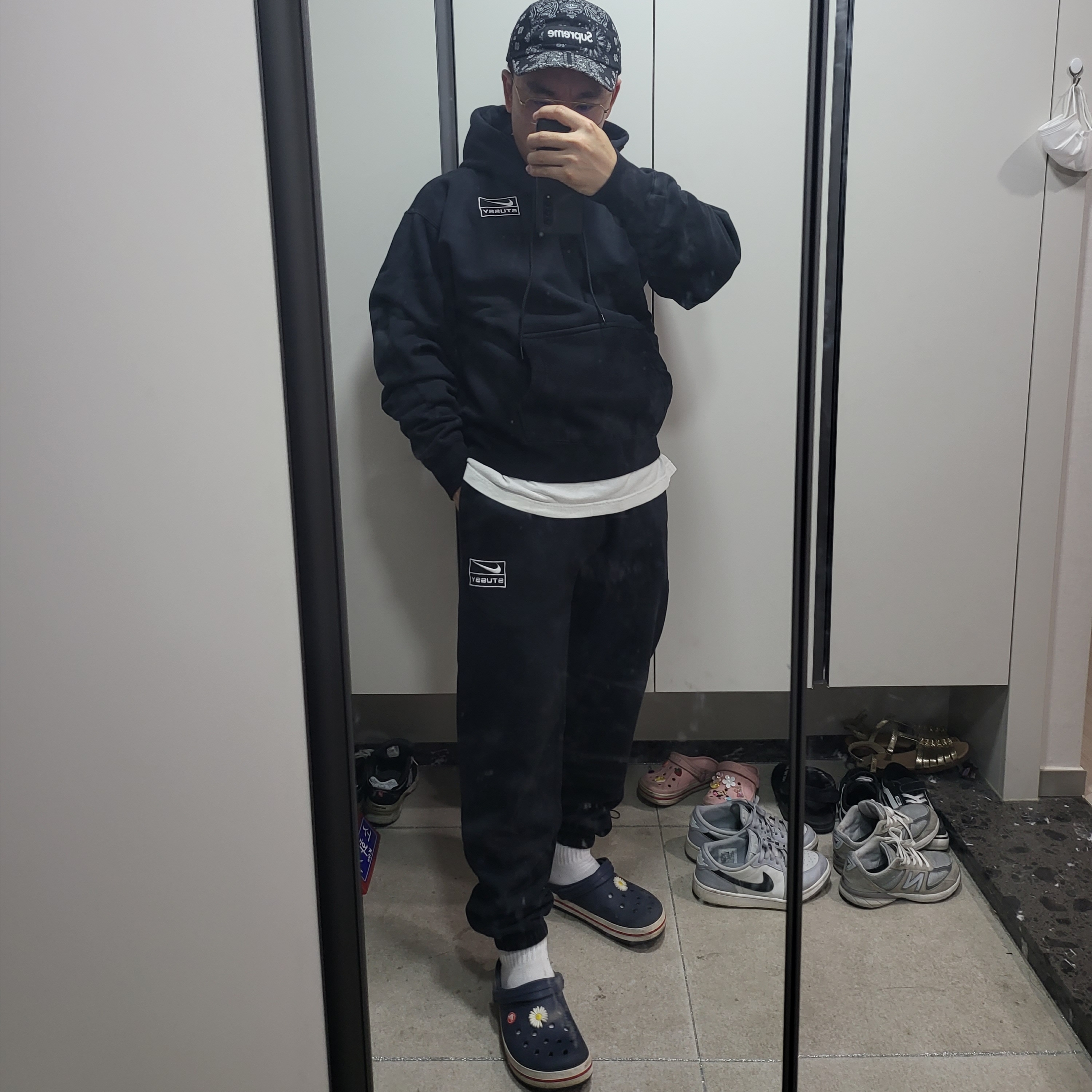 Nike x Stussy NRG RA Washed Pullover Hoodie Black (DN4028-010), Nike x Stussy NRG RA Washed Fleece Pants Black (DN4030-010) 착용 스타일 - 2