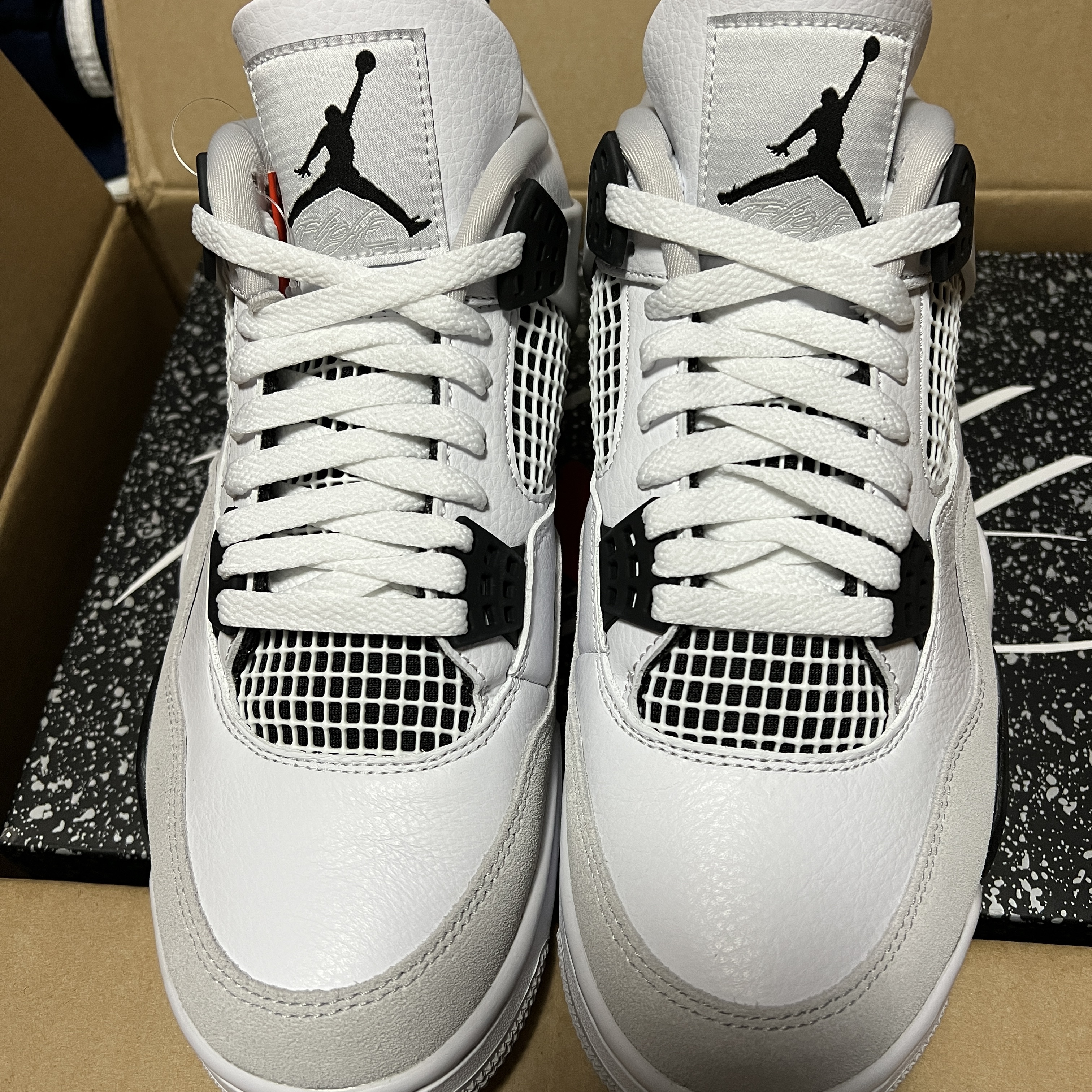 Jordan 4 Retro White and Black 착용 스타일 - 3