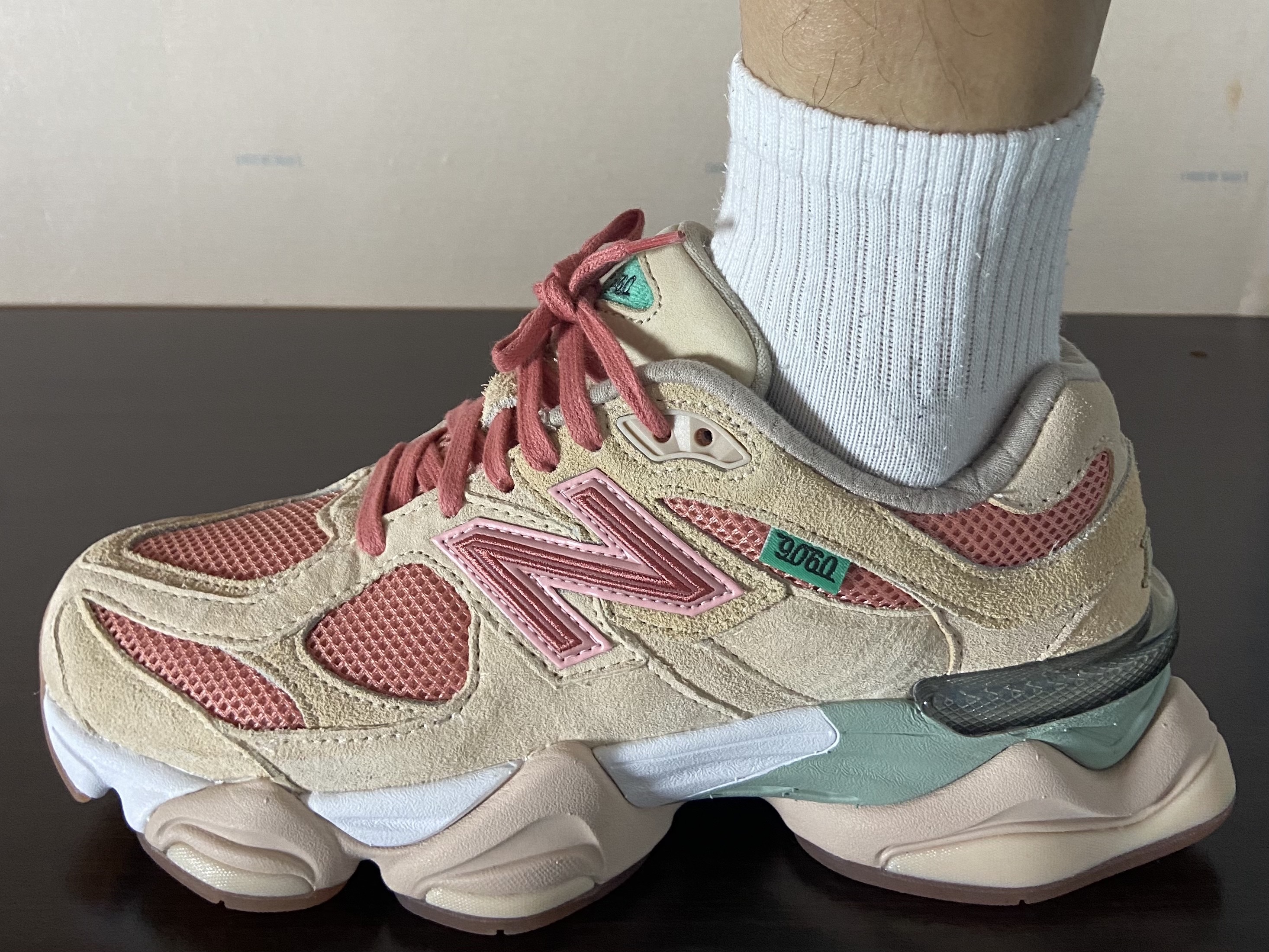New Balance x Joe Freshgoods 9060 Inside Voices Penny Cookie Pink 착용 스타일