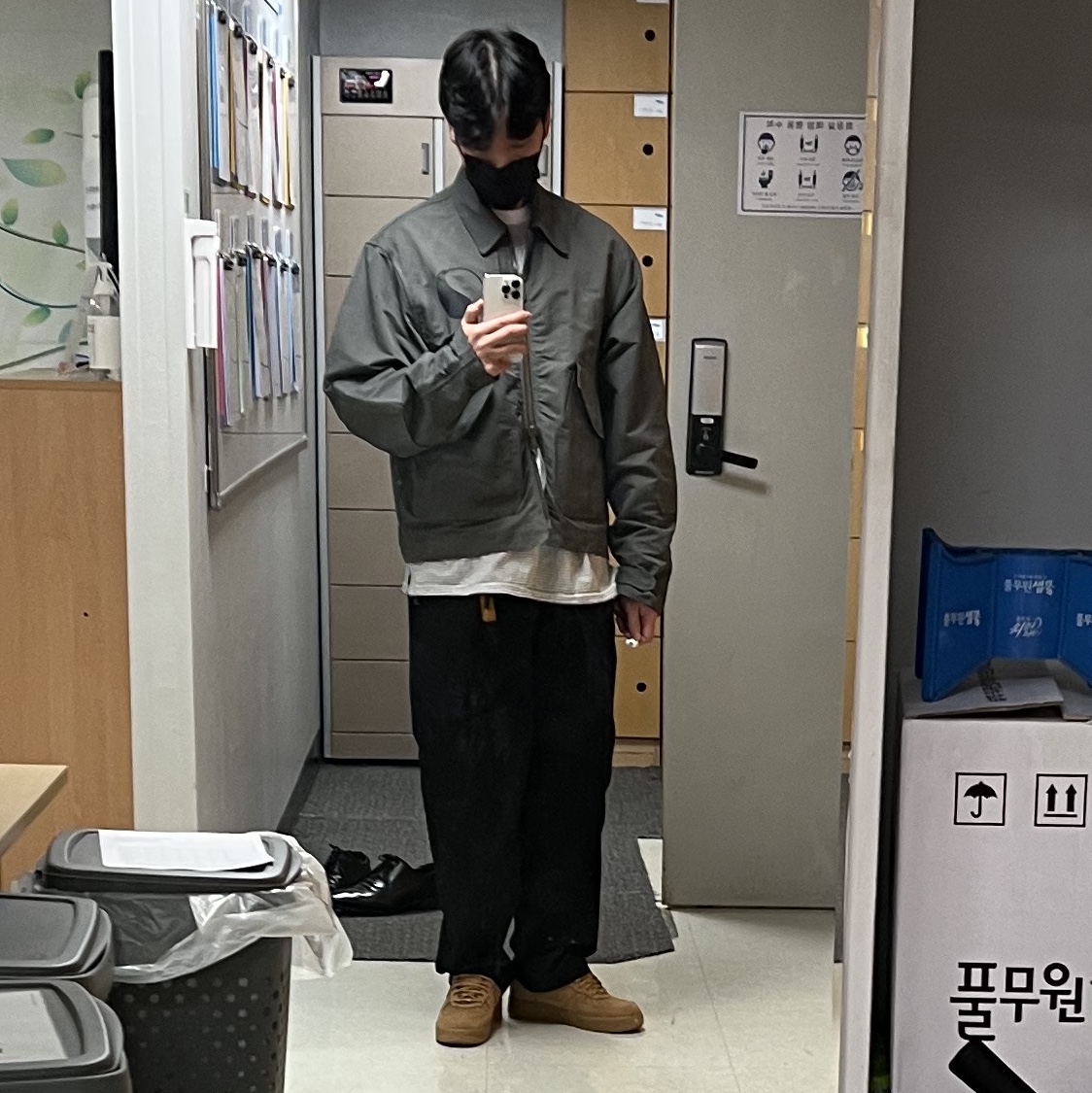 Stussy x Our Legacy Pararescue Jacket Mud Brown 착용 스타일