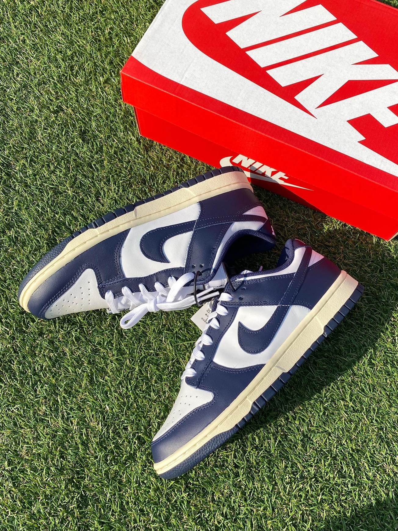 (W) Nike Dunk Low Vintage Midnight Navy 착용 스타일 - 2