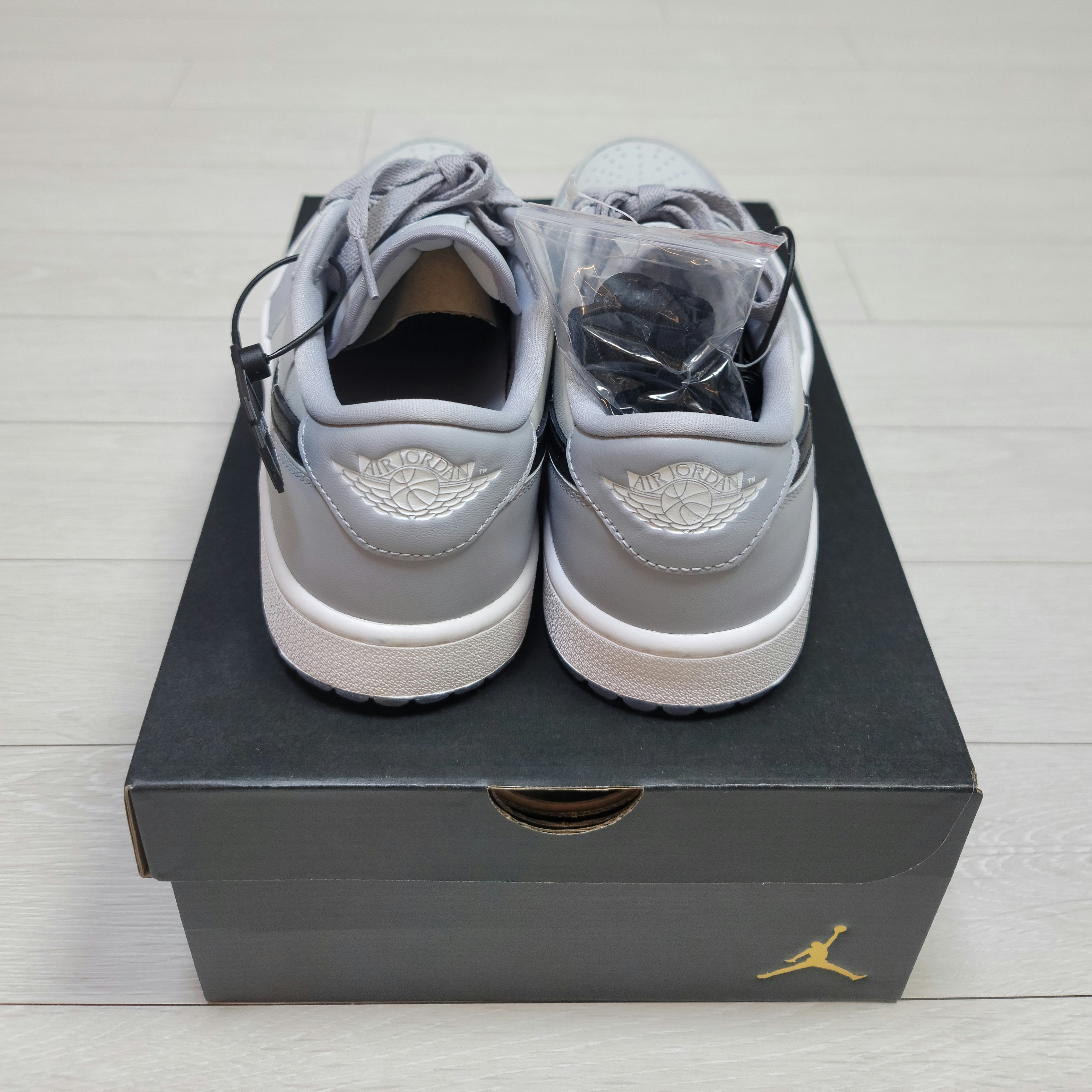 Jordan 1 Low Golf Wolf Grey 착용 스타일 - 3