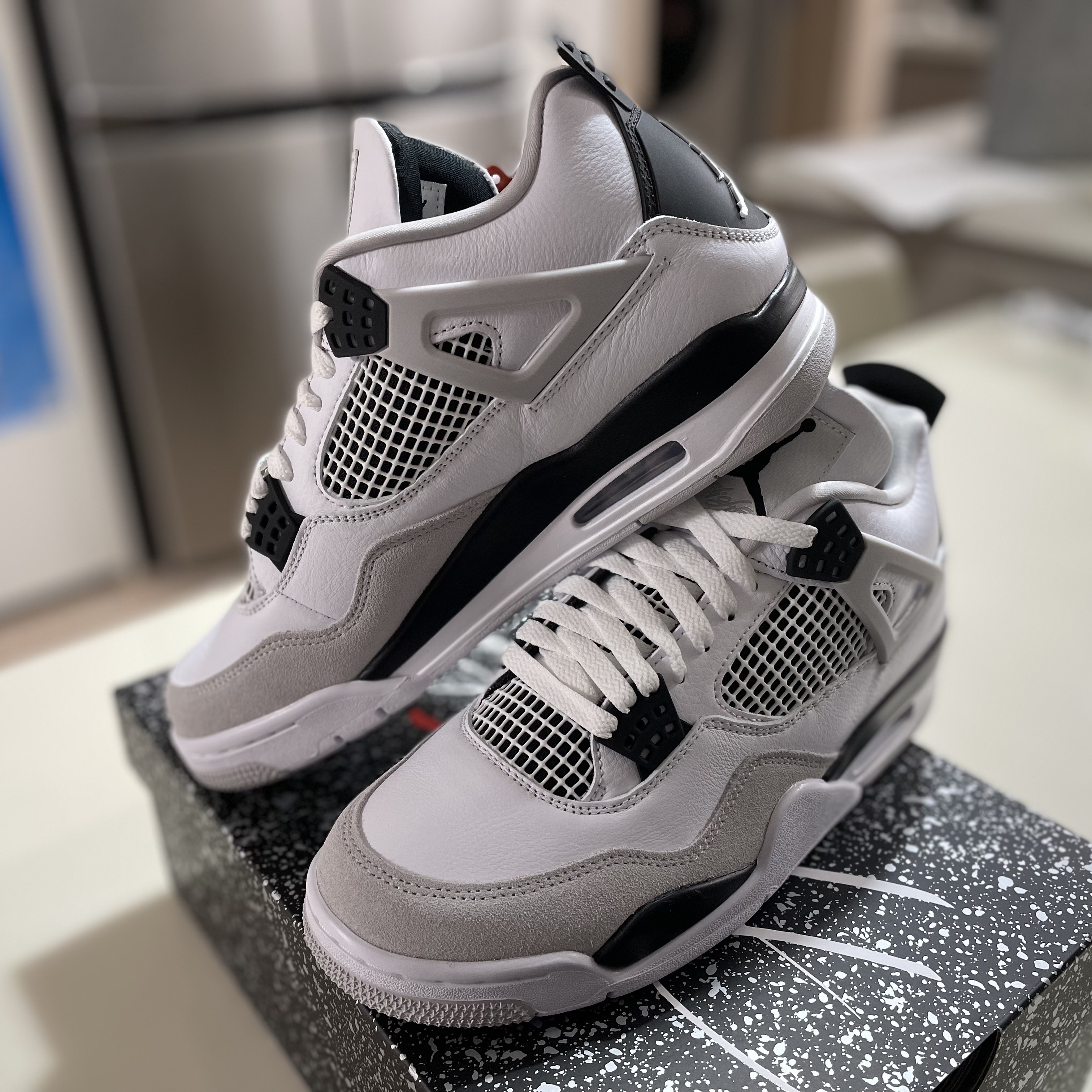 Jordan 4 Retro White and Black, (GS) Jordan 4 Retro White and Black 착용 스타일 - 1
