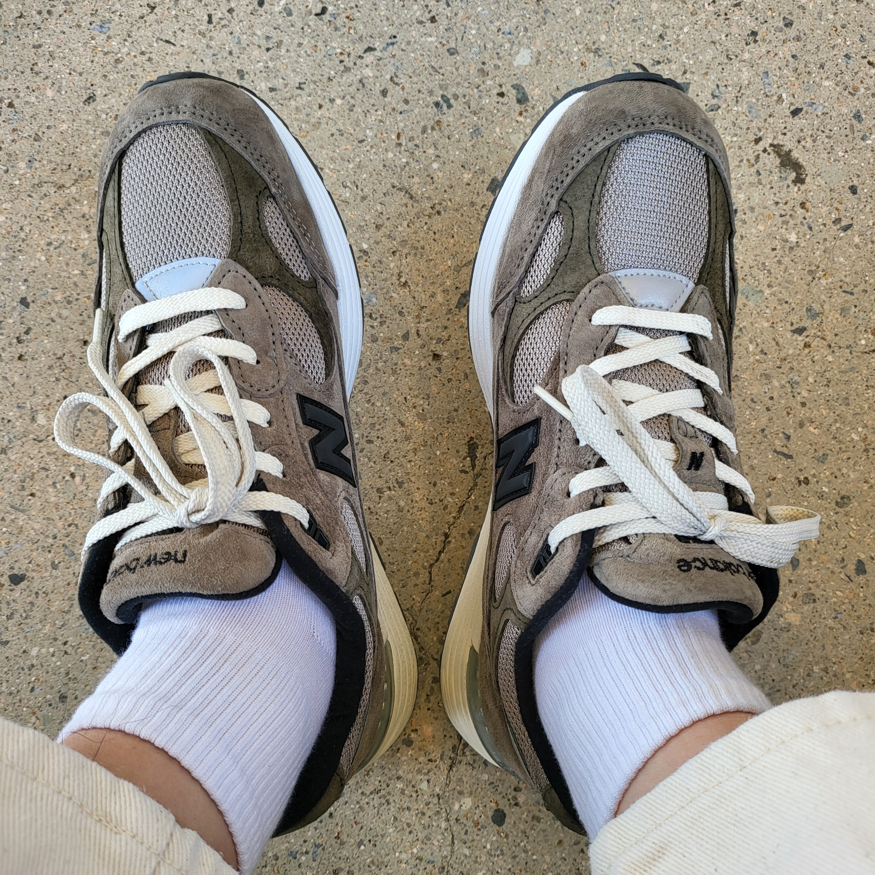 New Balance x JJJJound 990v3 Olive, New Balance x JJJJound 992 Made in USA Grey 착용 스타일 - 2